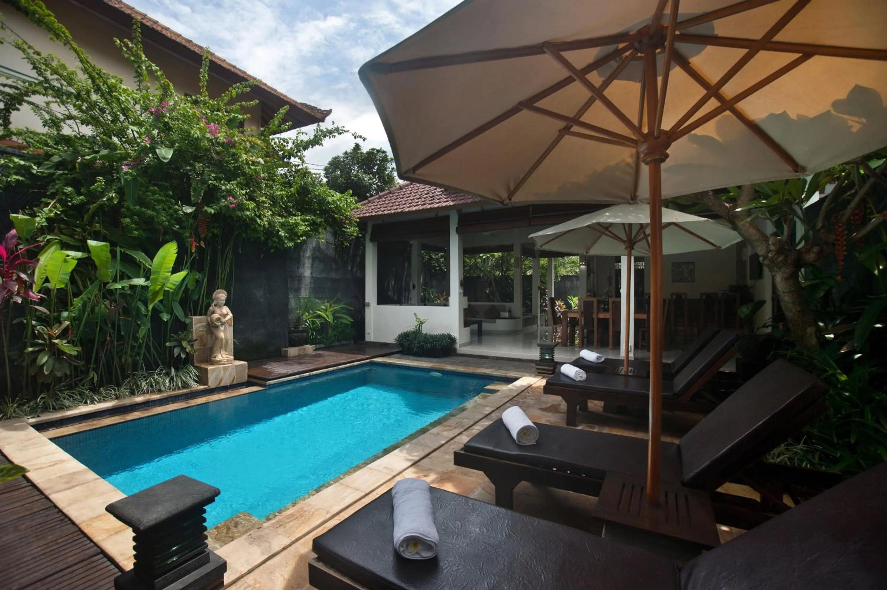 Swimming pool in Villa Teman