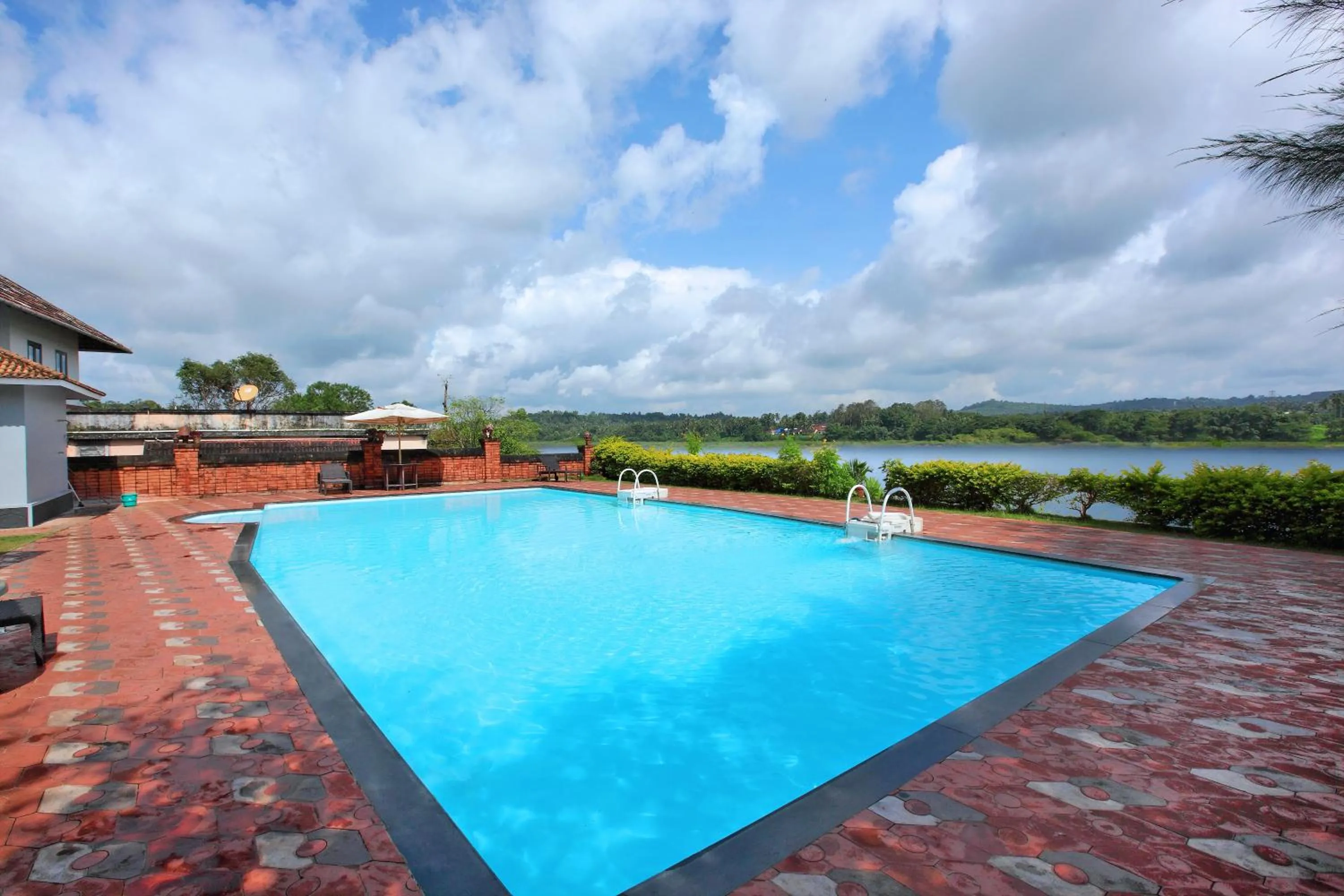 Swimming pool in The River Retreat Heritage Ayurvedic Resort