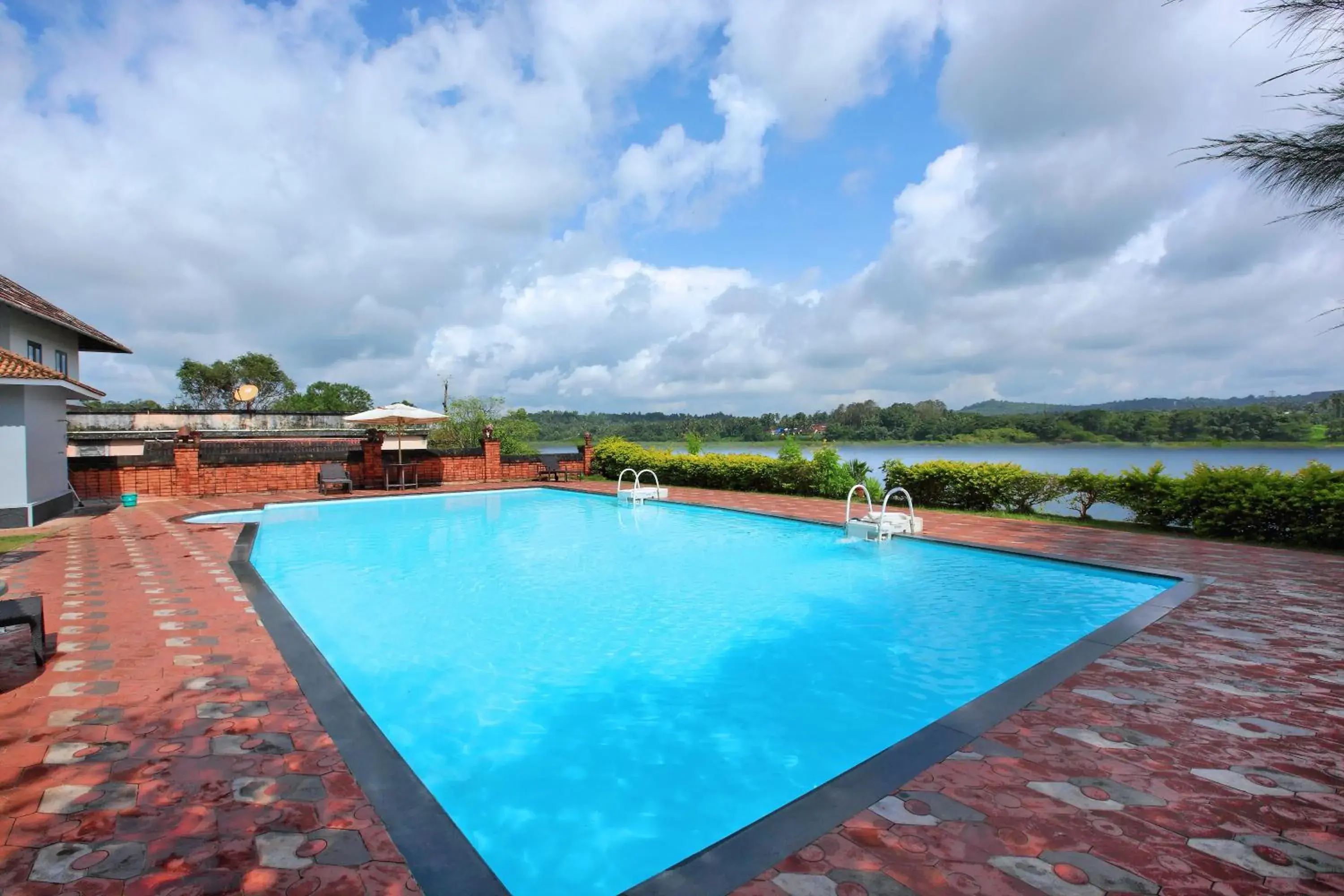 Swimming pool in The River Retreat Heritage Ayurvedic Resort Swimming pool in The River Retreat Heritage Ayurvedic Resort