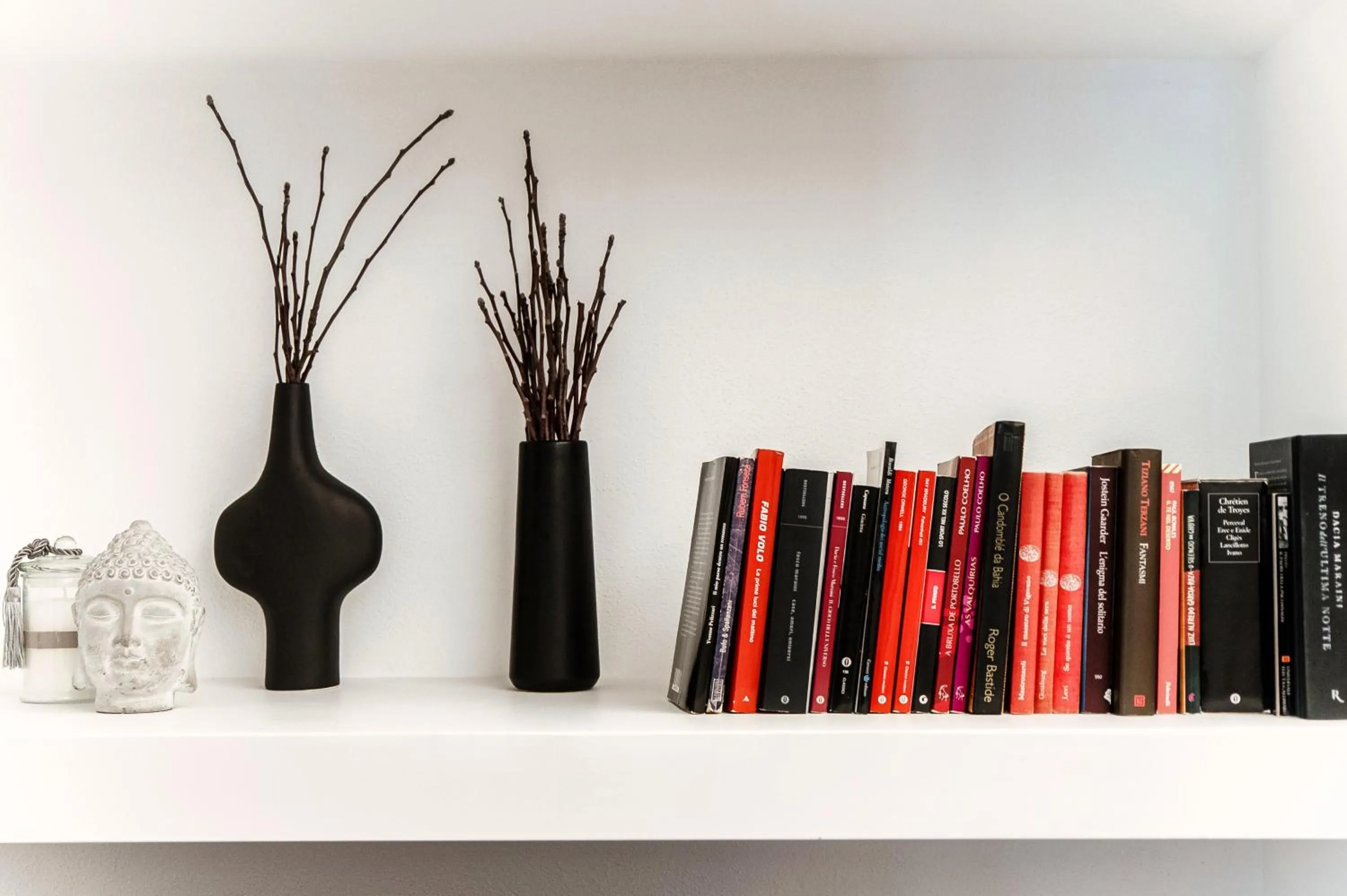 Library in La Casa Dei Viaggiatori by "The House Of Travelers"