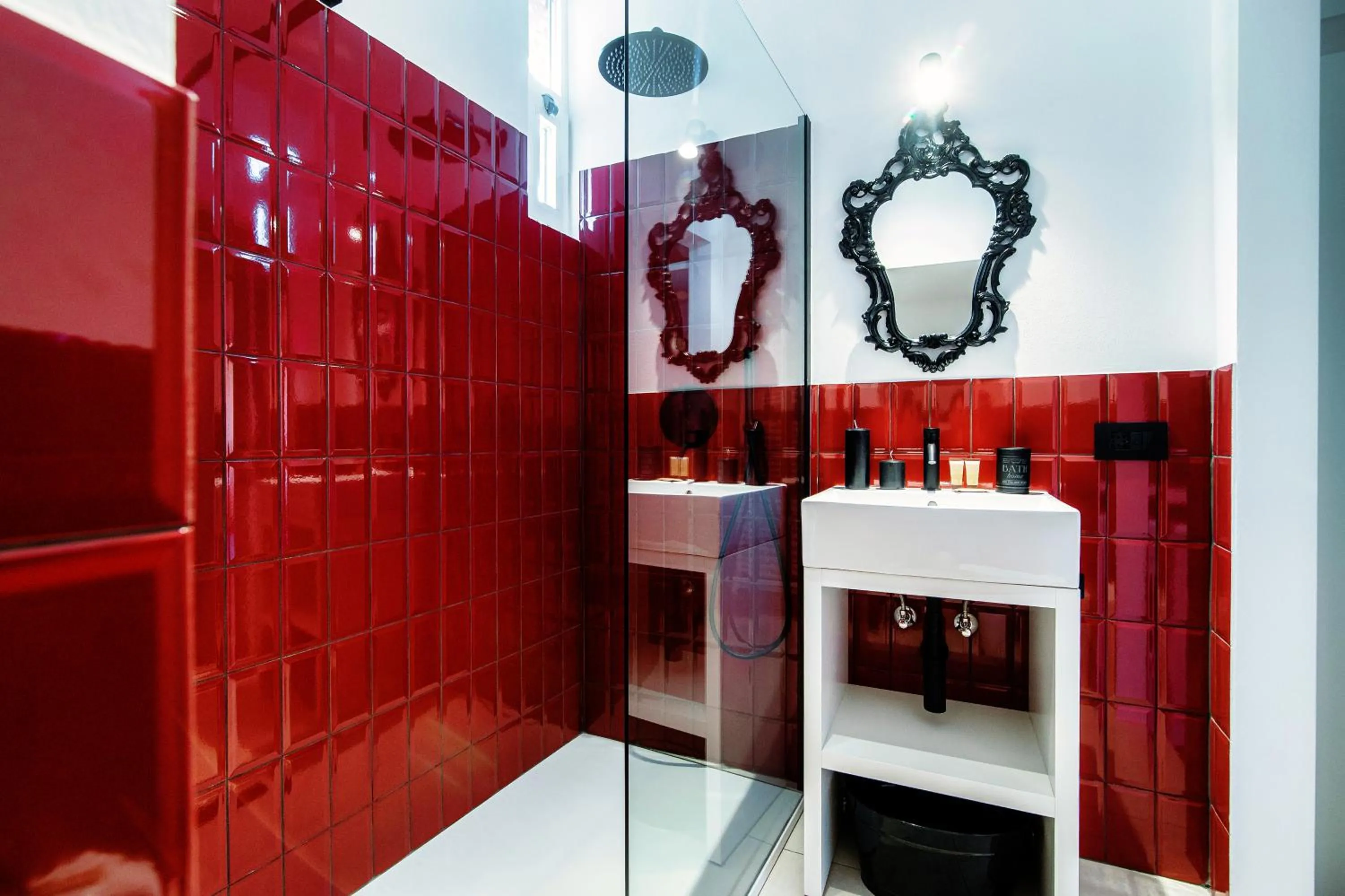 Shower in La Casa Dei Viaggiatori by "The House Of Travelers"