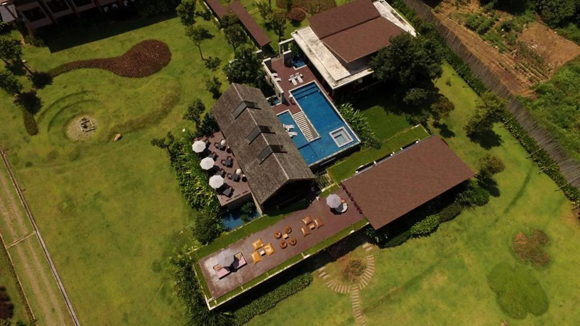 Restaurant/places to eat in Puripai Villa