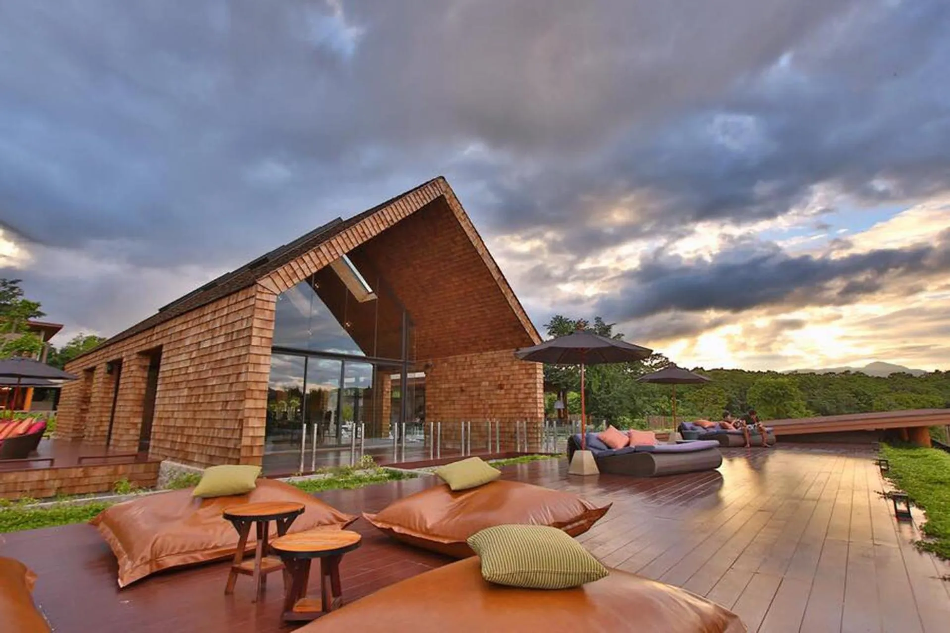 Restaurant/places to eat in Puripai Villa