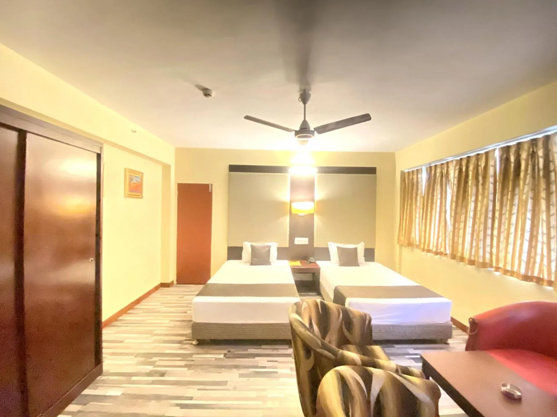 Bedroom, Bed in Astoria Hotel