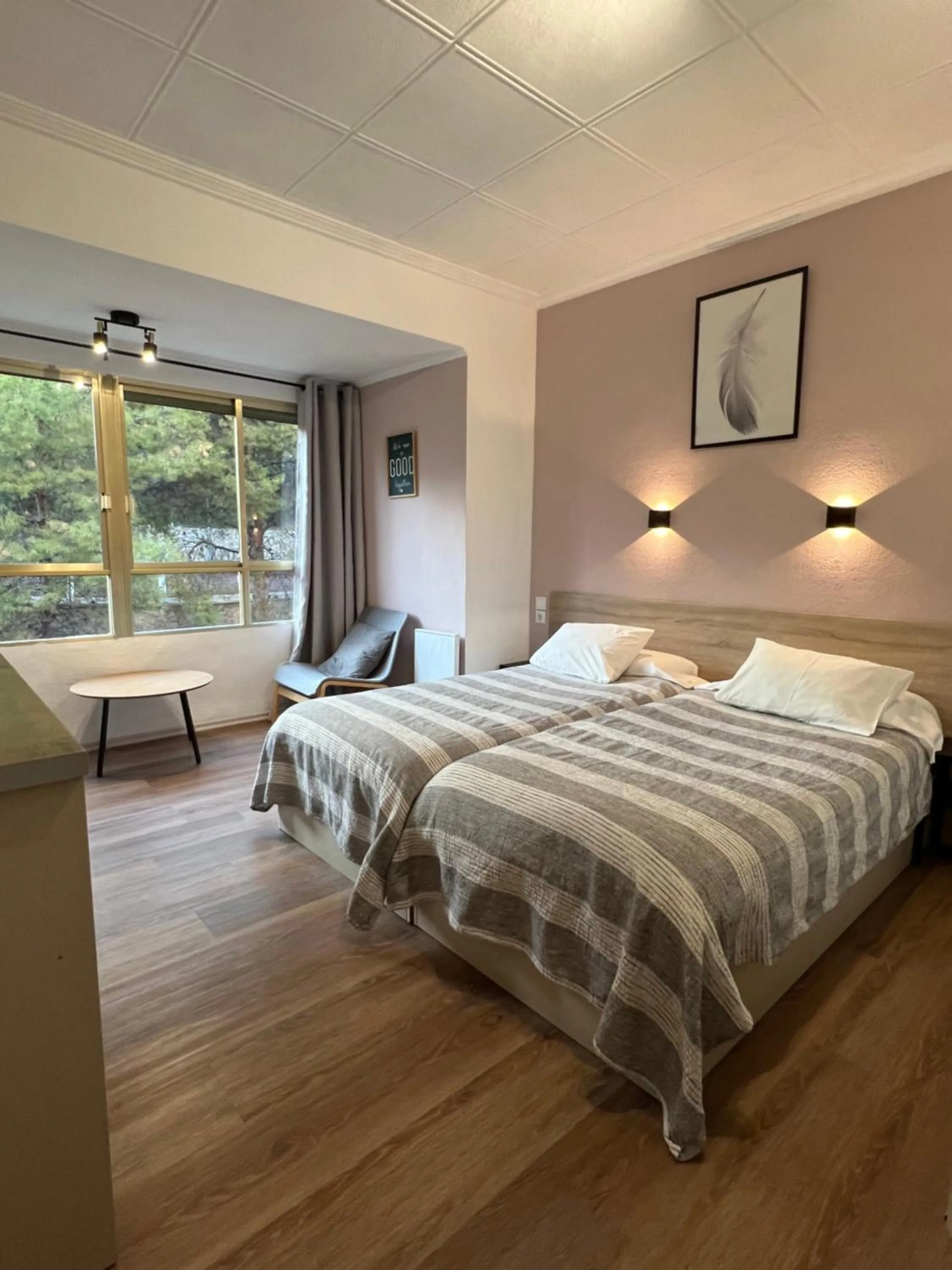 Photo of the whole room, Bed in Casa Durán Alicante