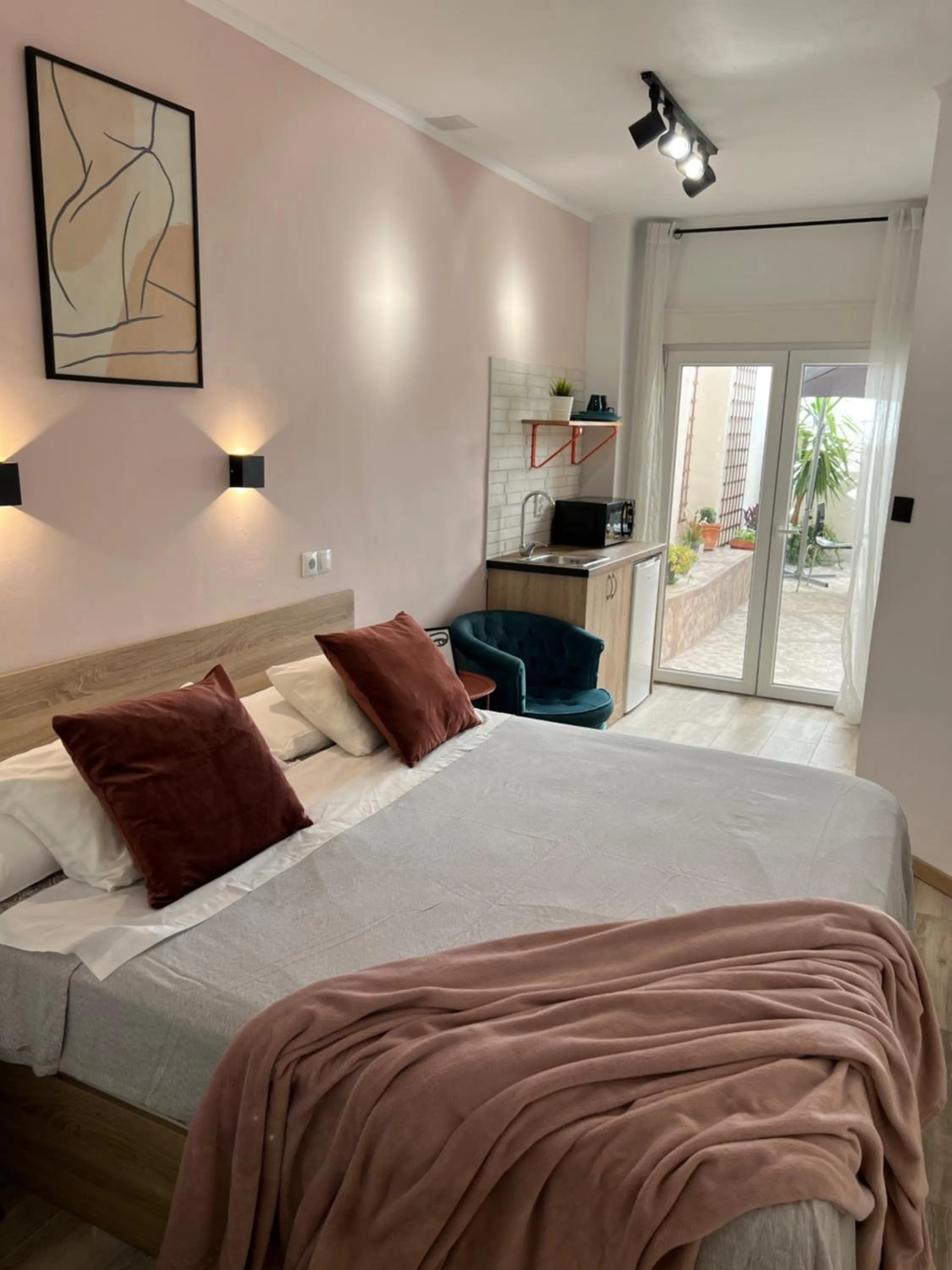 Photo of the whole room, Bed in Casa Durán Alicante