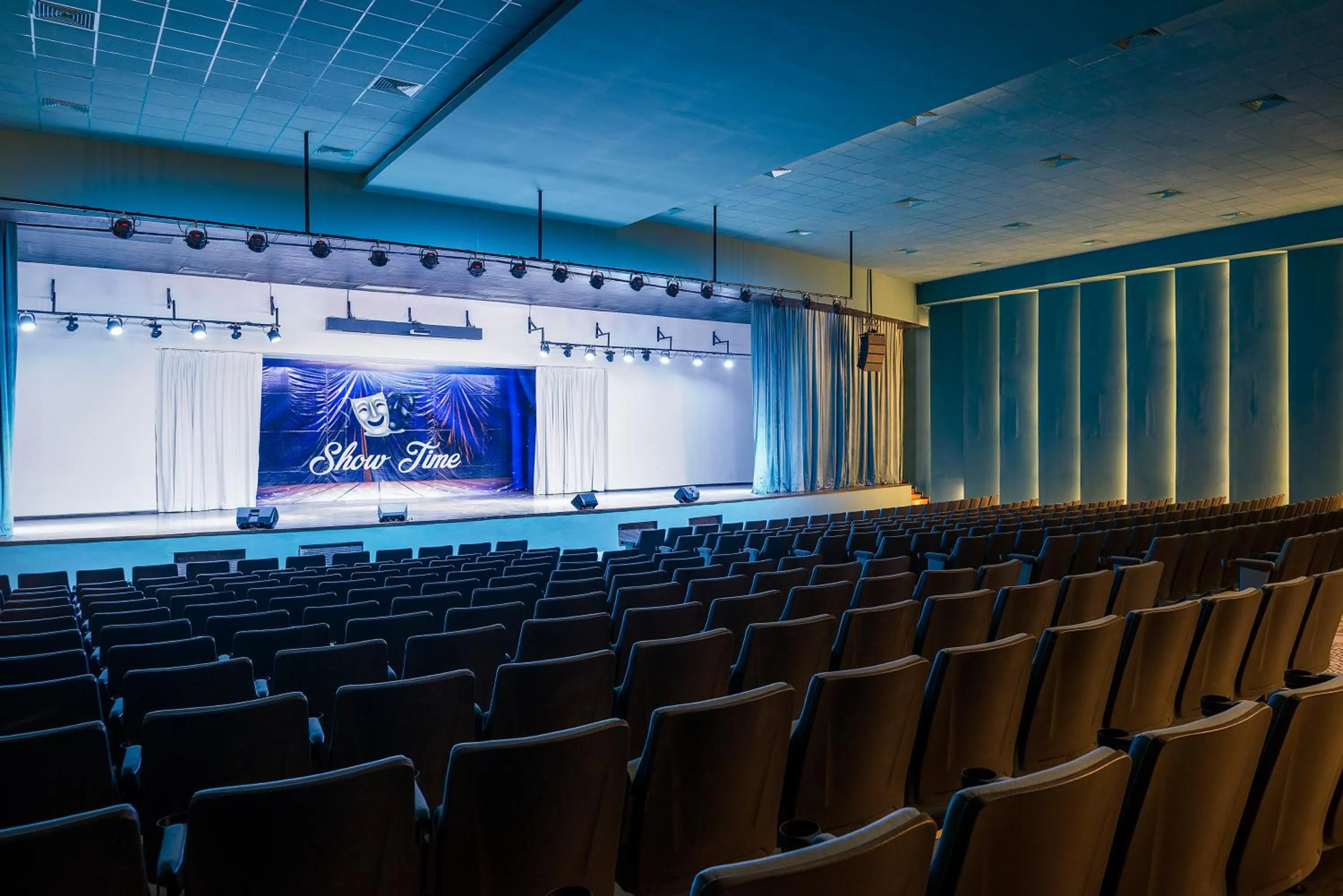 Evening entertainment in Ocean el Faro Resort - All Inclusive