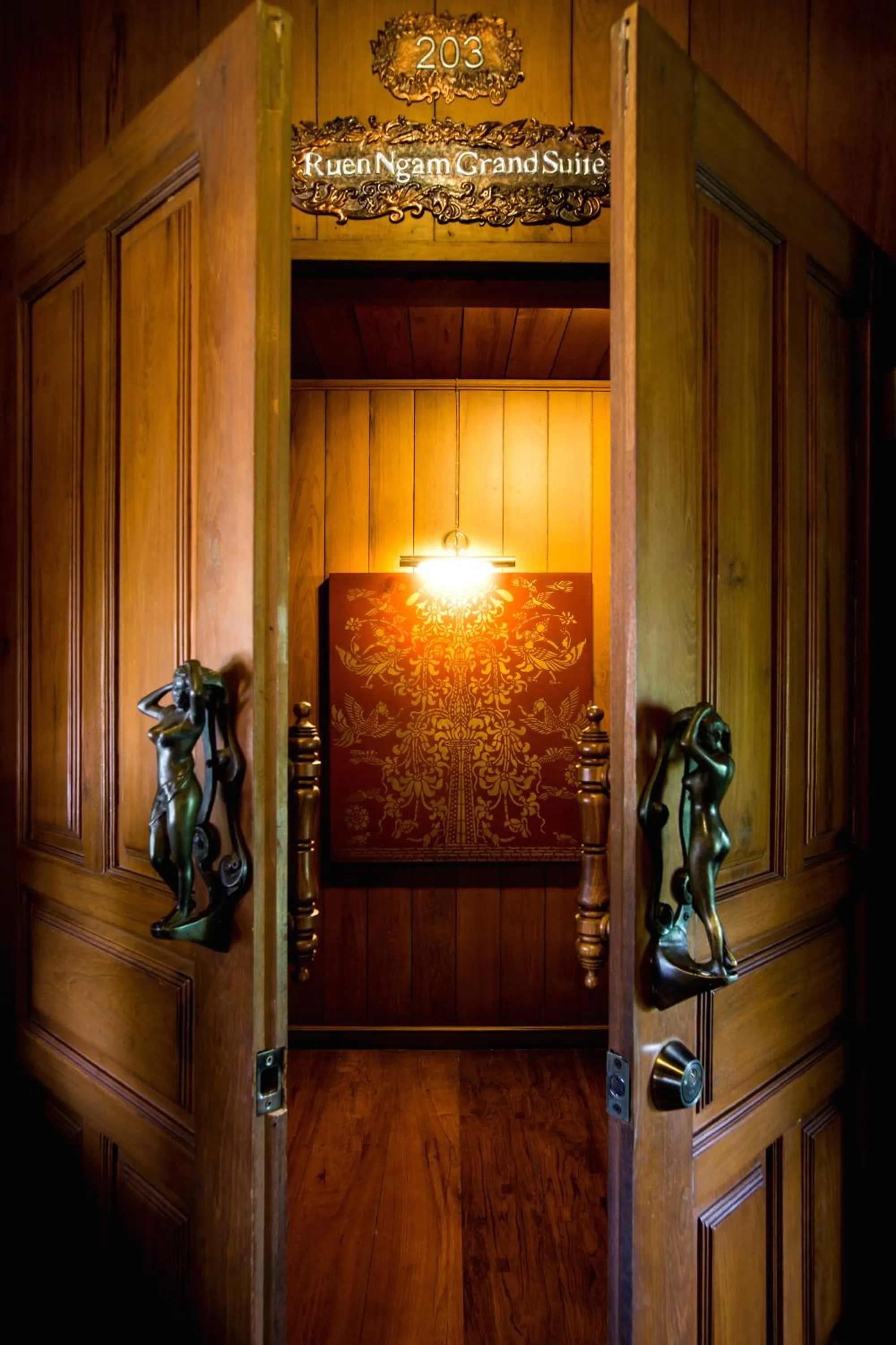 Decorative detail in Ruen Come In