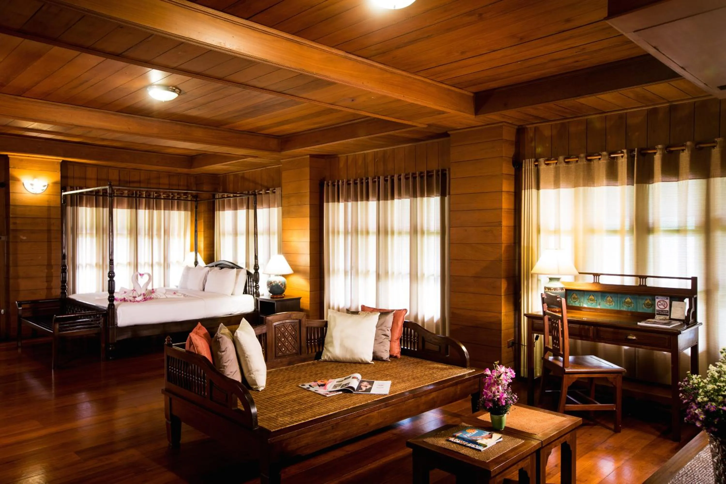 Seating area in Ruen Come In