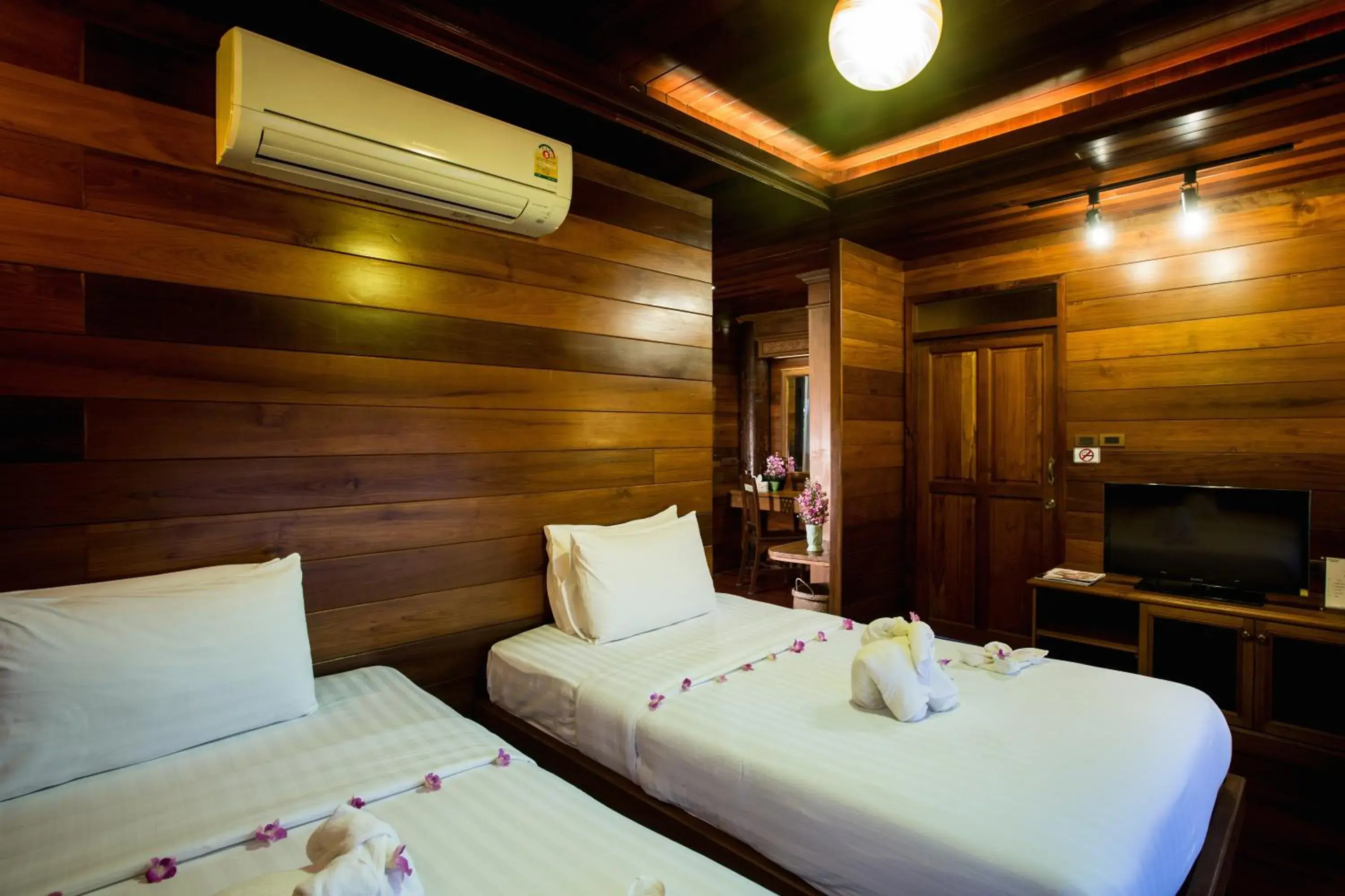 Rosewood Deluxe Twin in Ruen Come In Rosewood Deluxe Twin in Ruen Come In