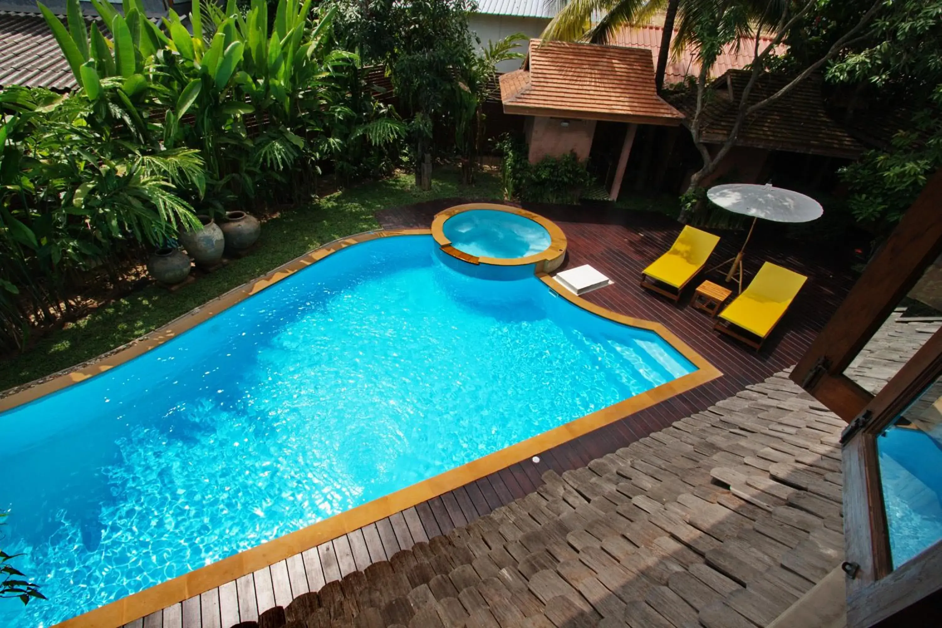 Pool view in Ruen Come In Pool view in Ruen Come In