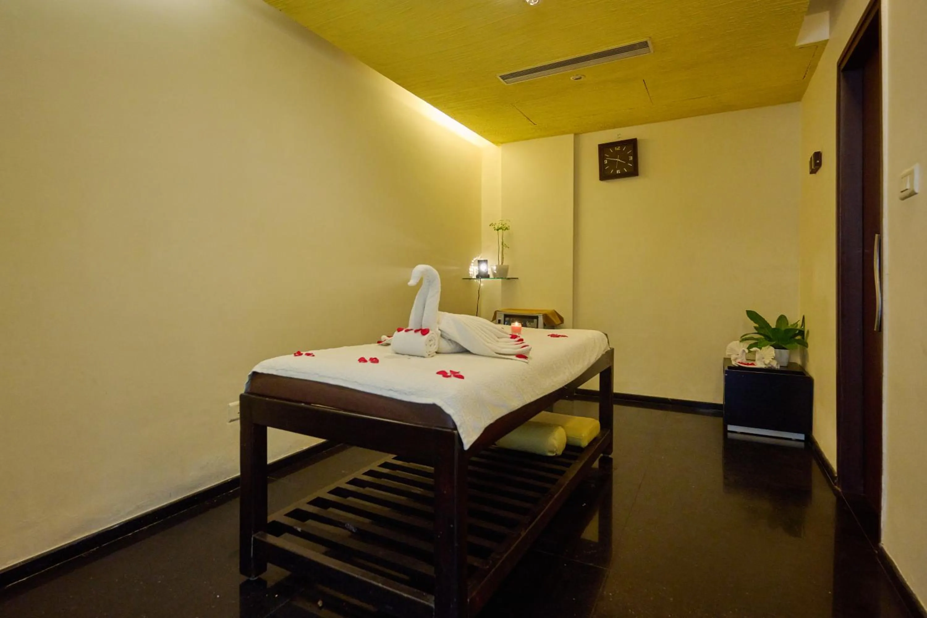 Massage, Bed in Flora Airport Hotel and Convention Centre Kochi