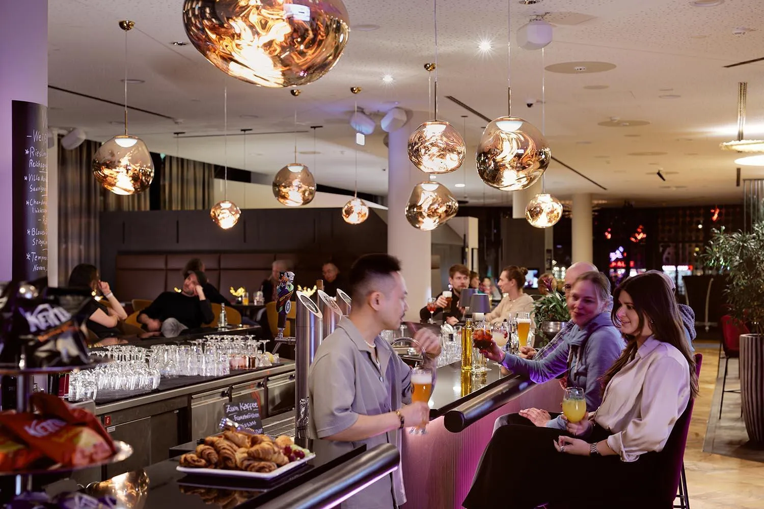 Lounge or bar in ARCOTEL Onyx Hamburg