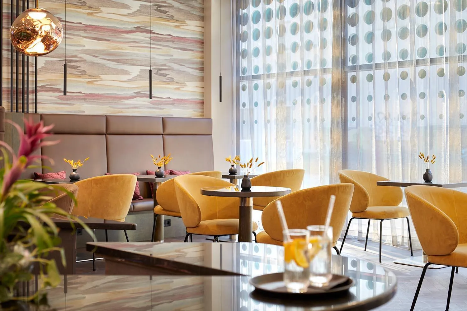 Lounge or bar in ARCOTEL Onyx Hamburg