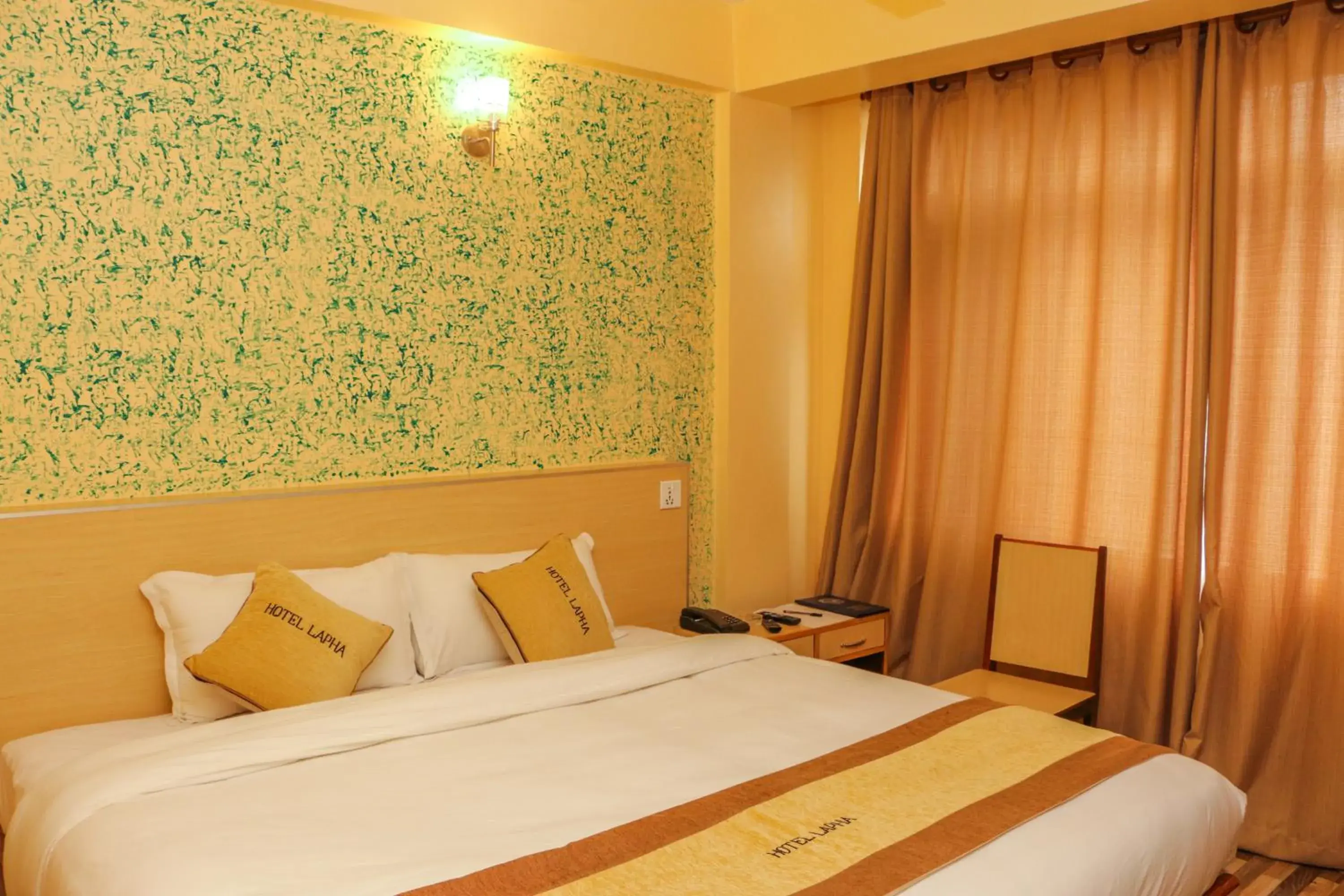 Deluxe King Room - single occupancy in Hotel Lapha Deluxe King Room - single occupancy in Hotel Lapha