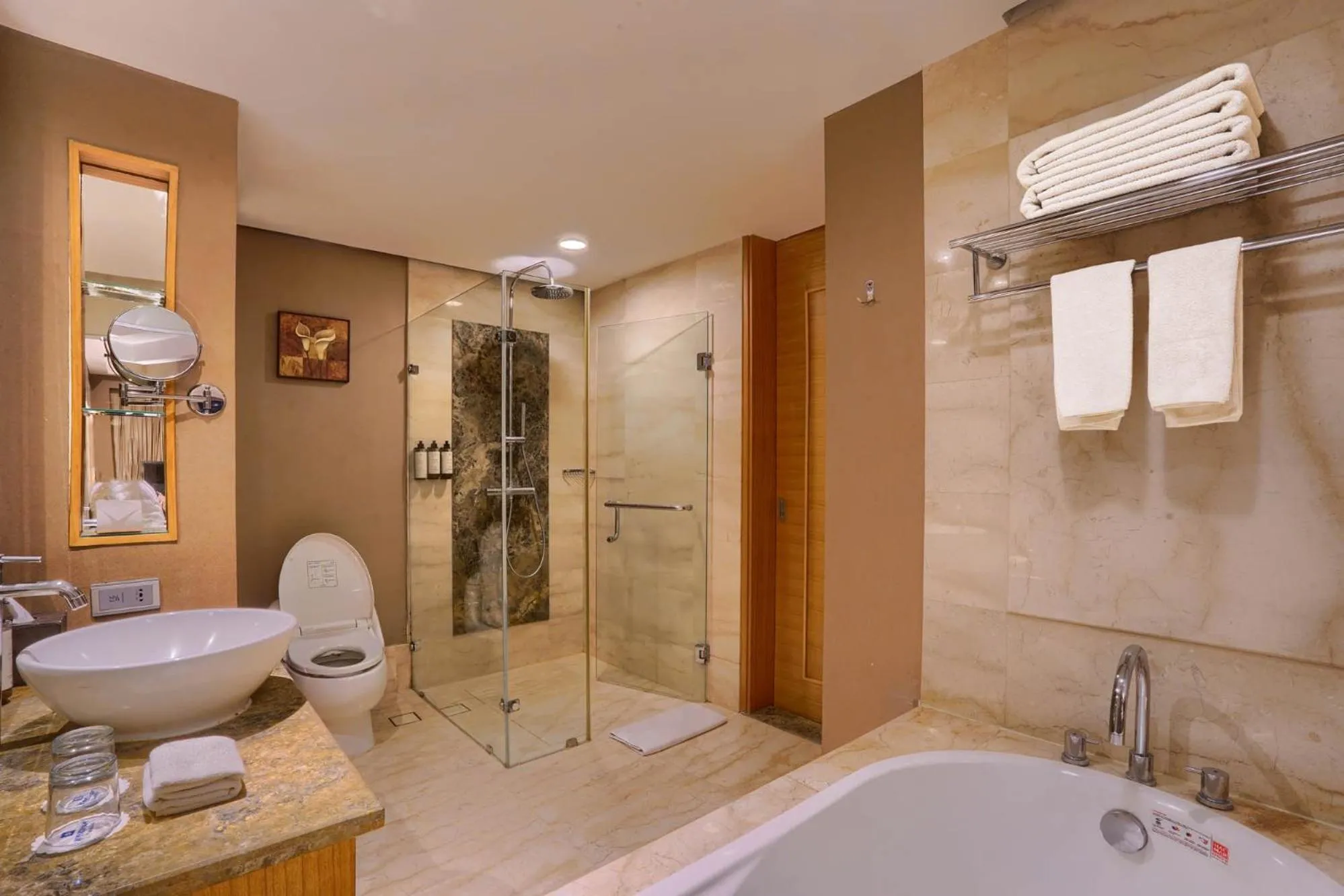 Shower in Wyndham Surabaya