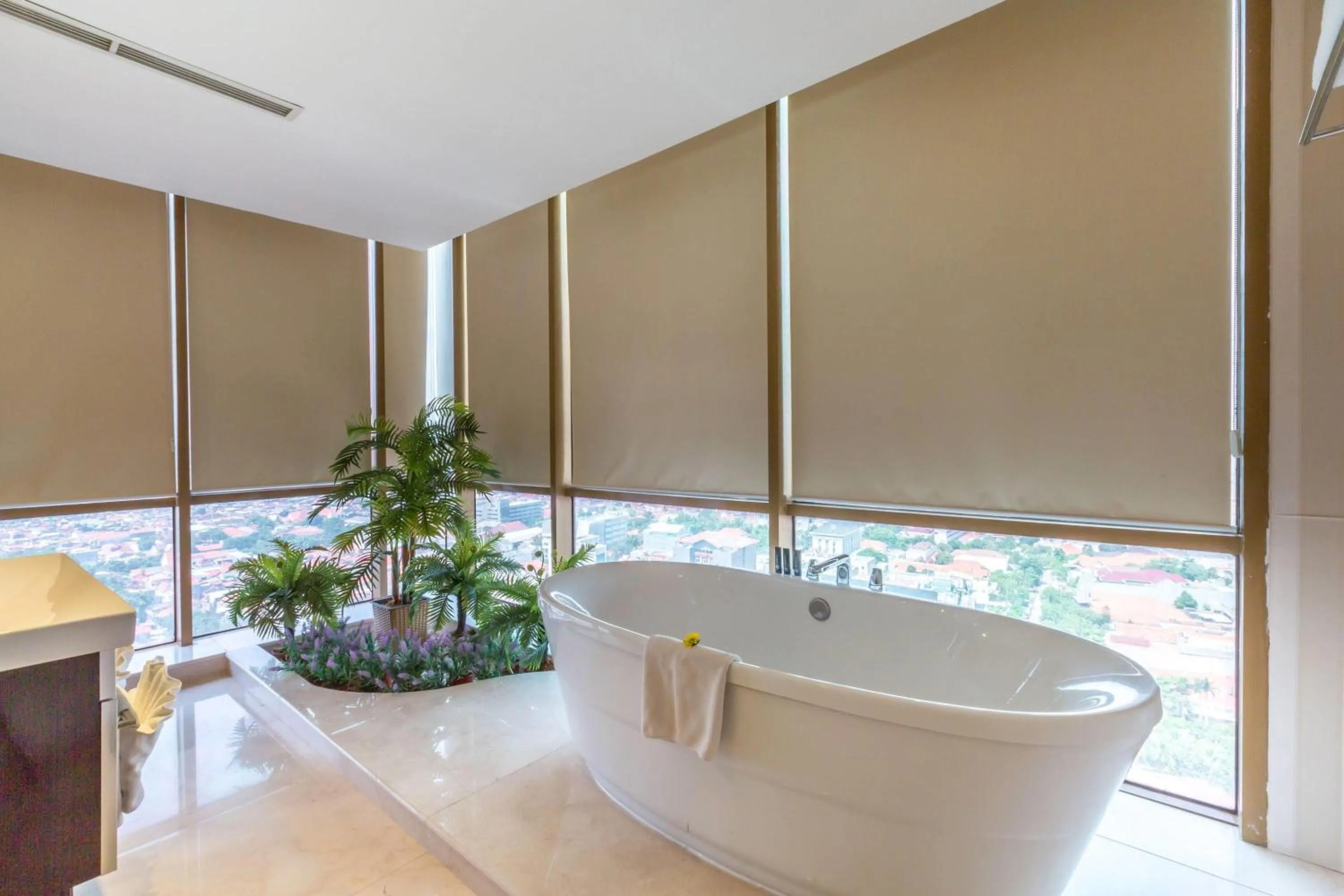 Photo of the whole room in Wyndham Surabaya