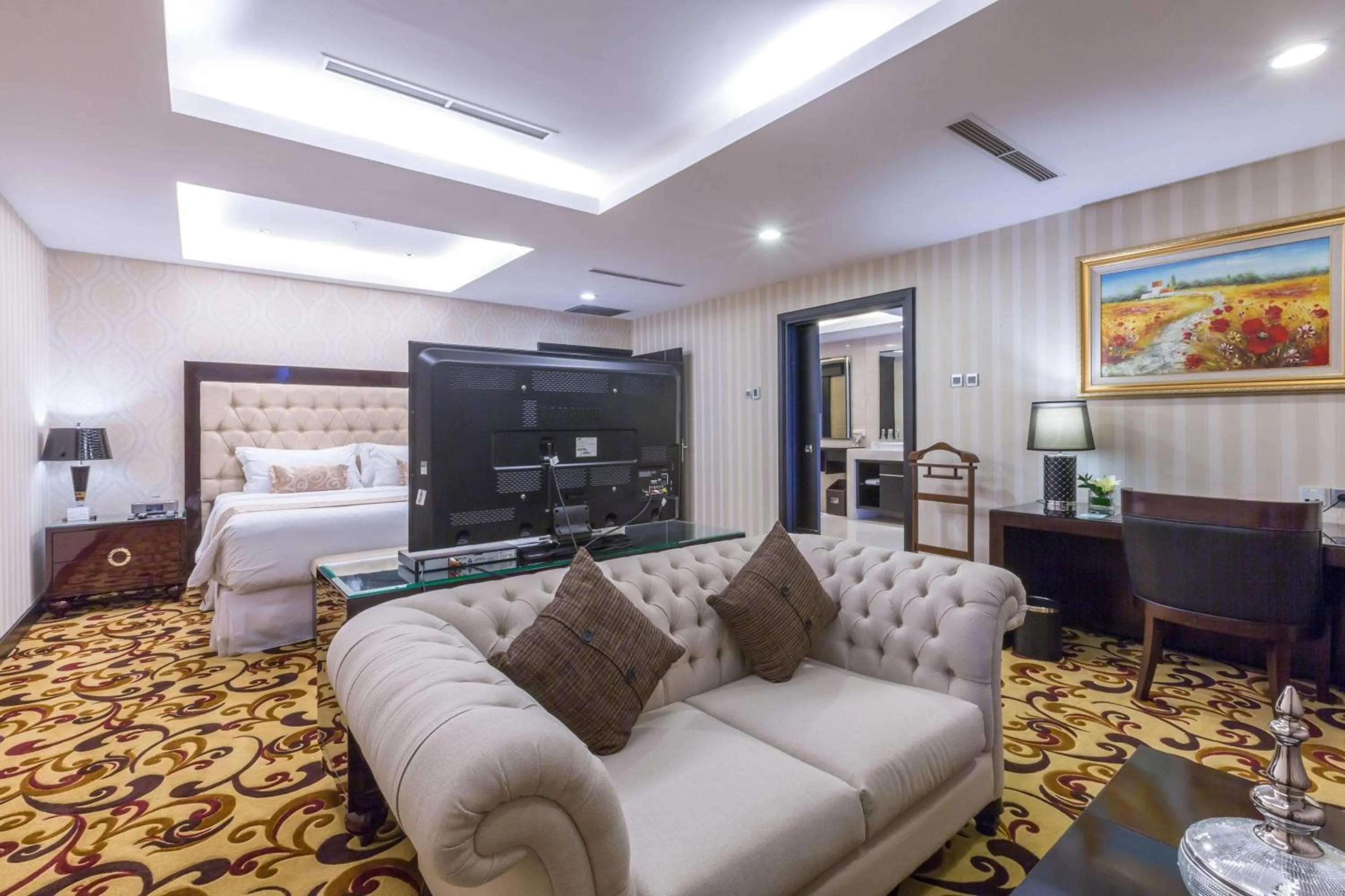 Photo of the whole room, Bed in Wyndham Surabaya