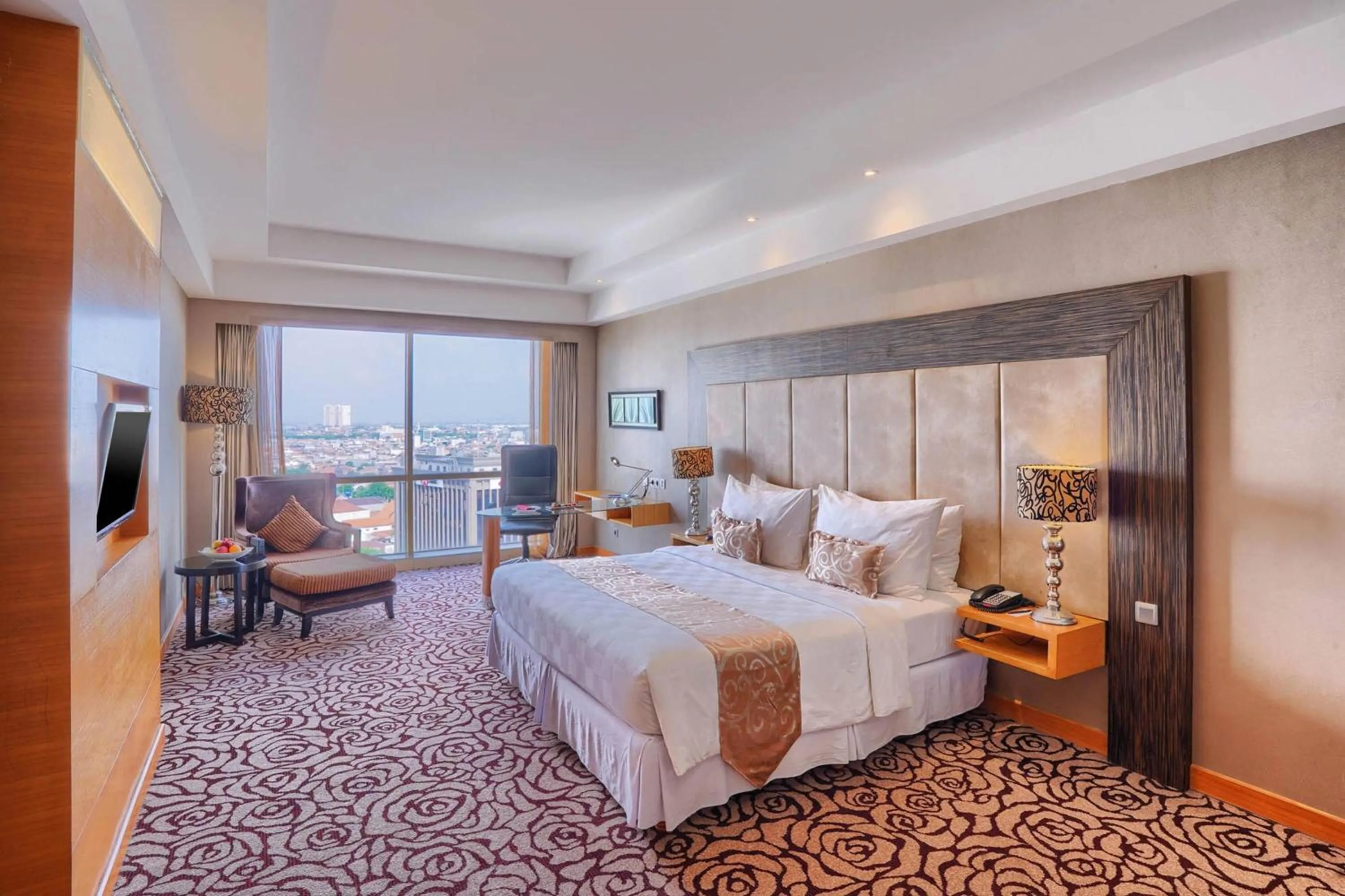 Photo of the whole room, Bed in Wyndham Surabaya