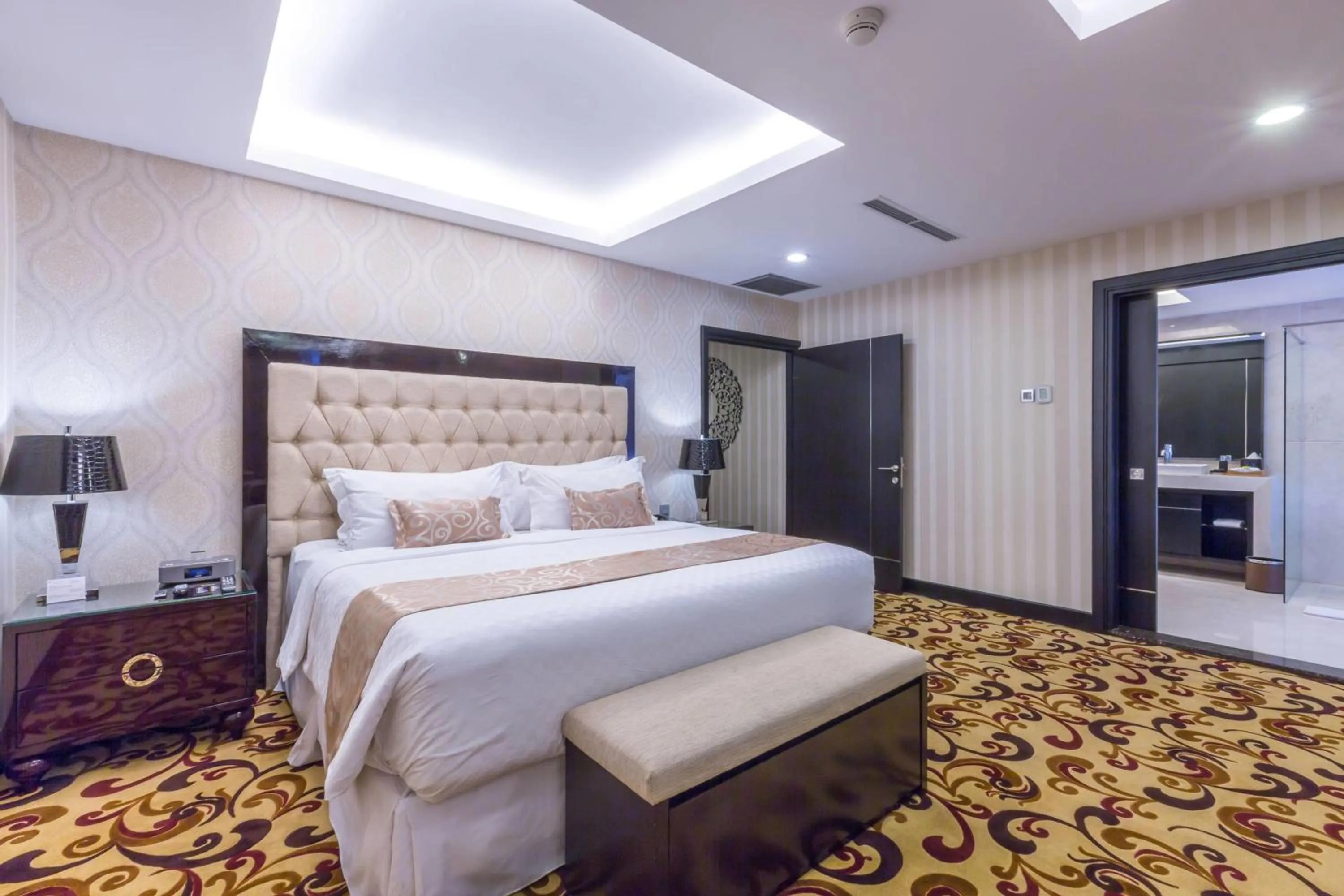 Photo of the whole room, Bed in Wyndham Surabaya