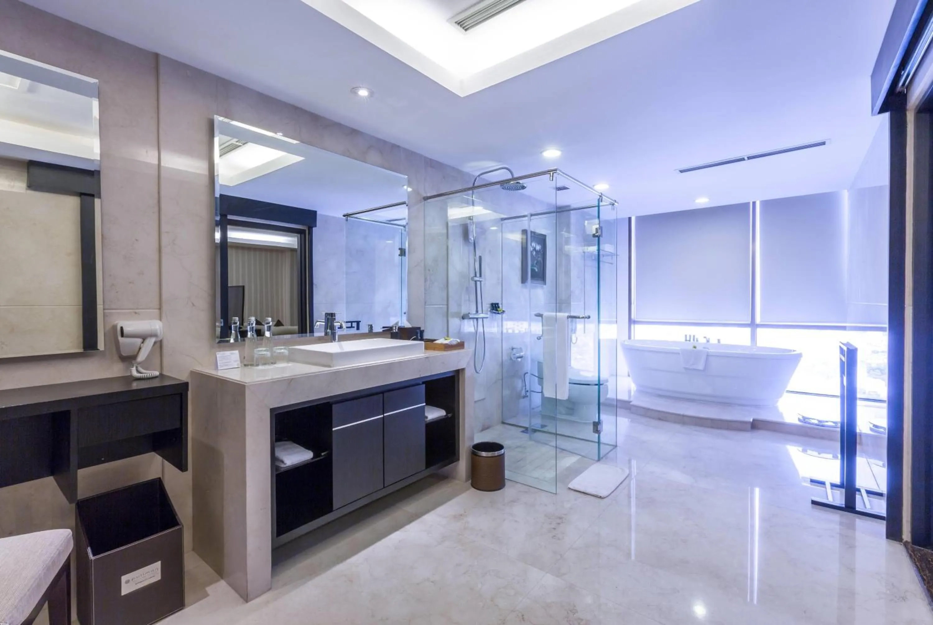 Photo of the whole room in Wyndham Surabaya