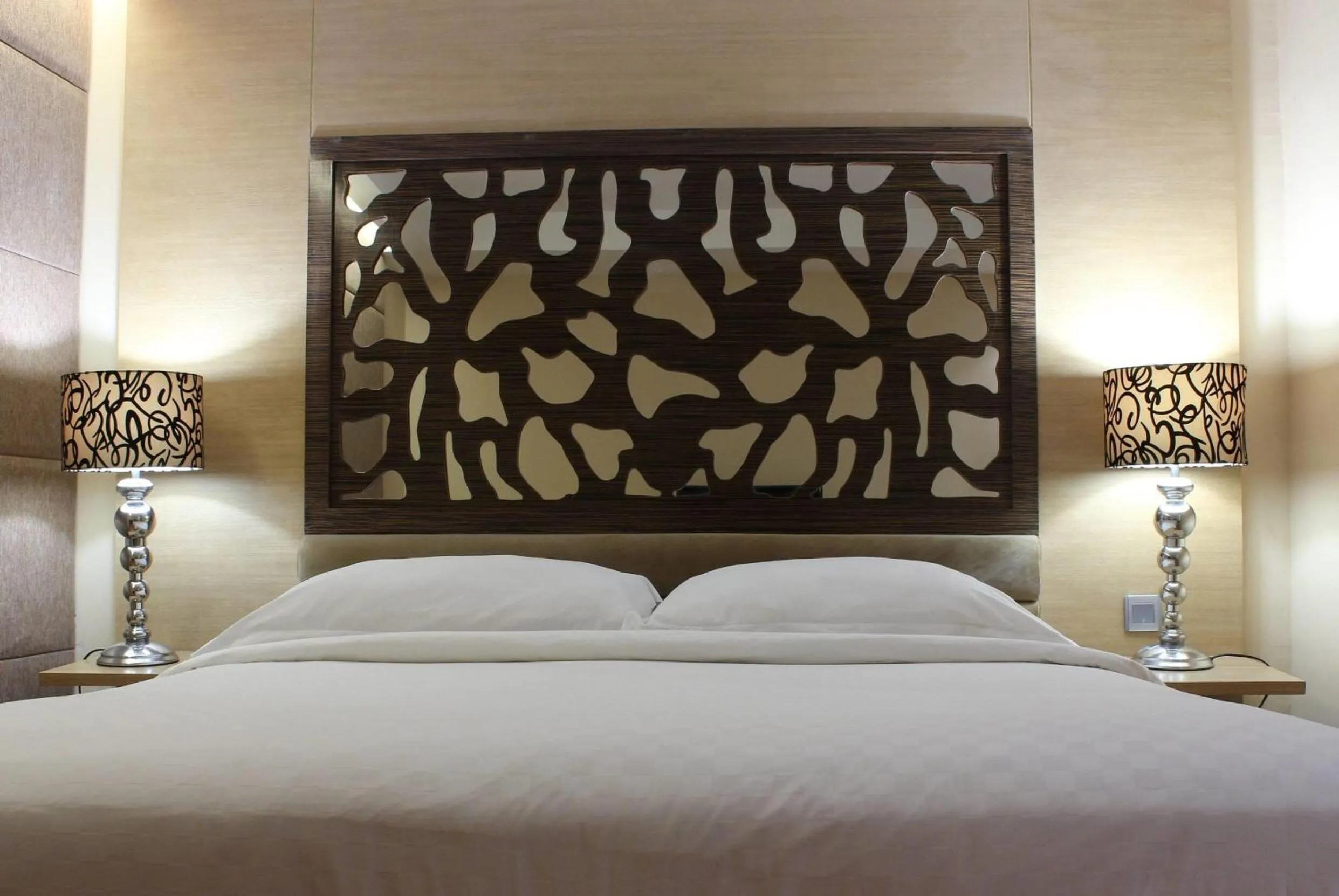 Photo of the whole room, Bed in Wyndham Surabaya