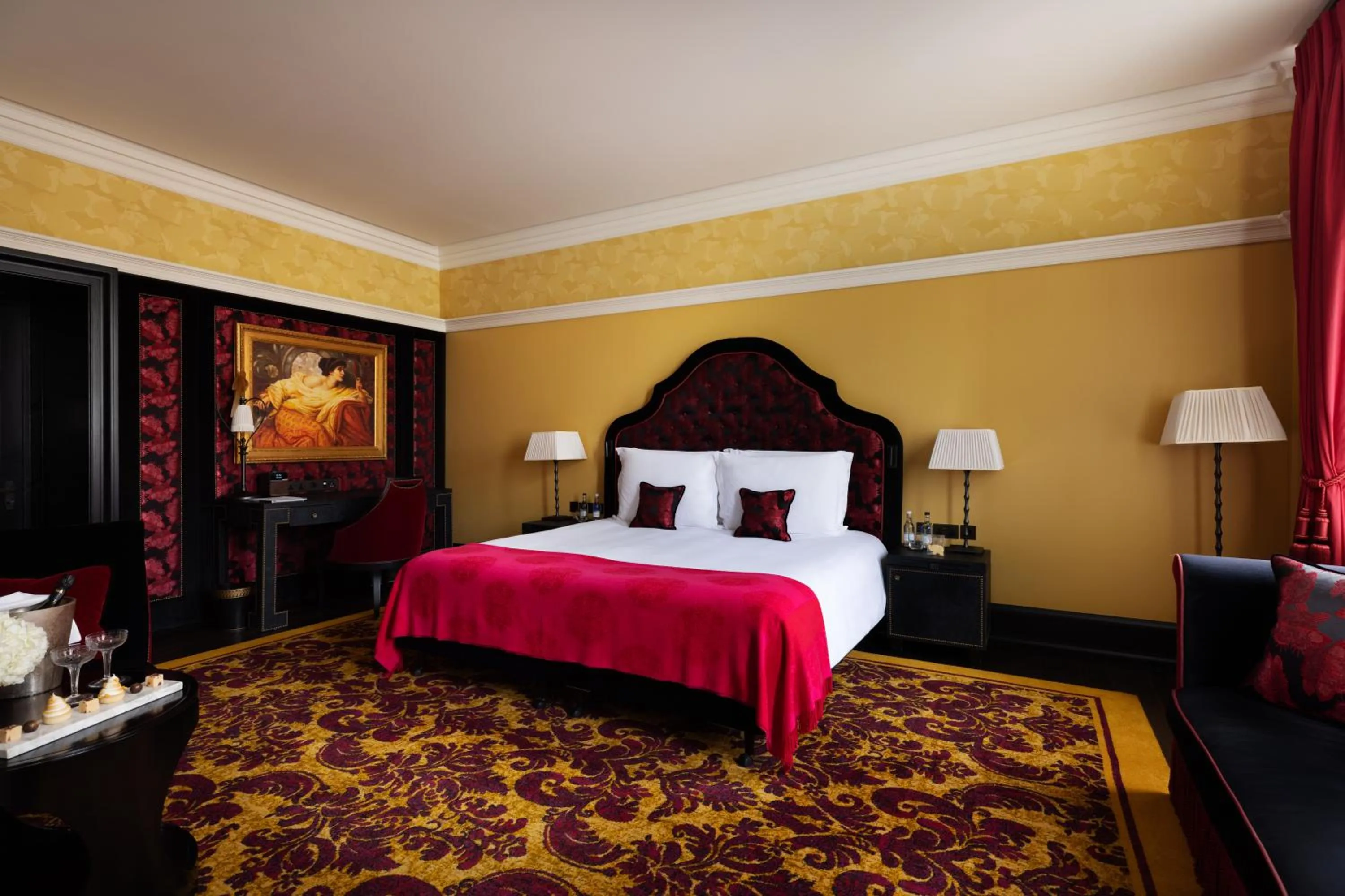 Bed in L'oscar London