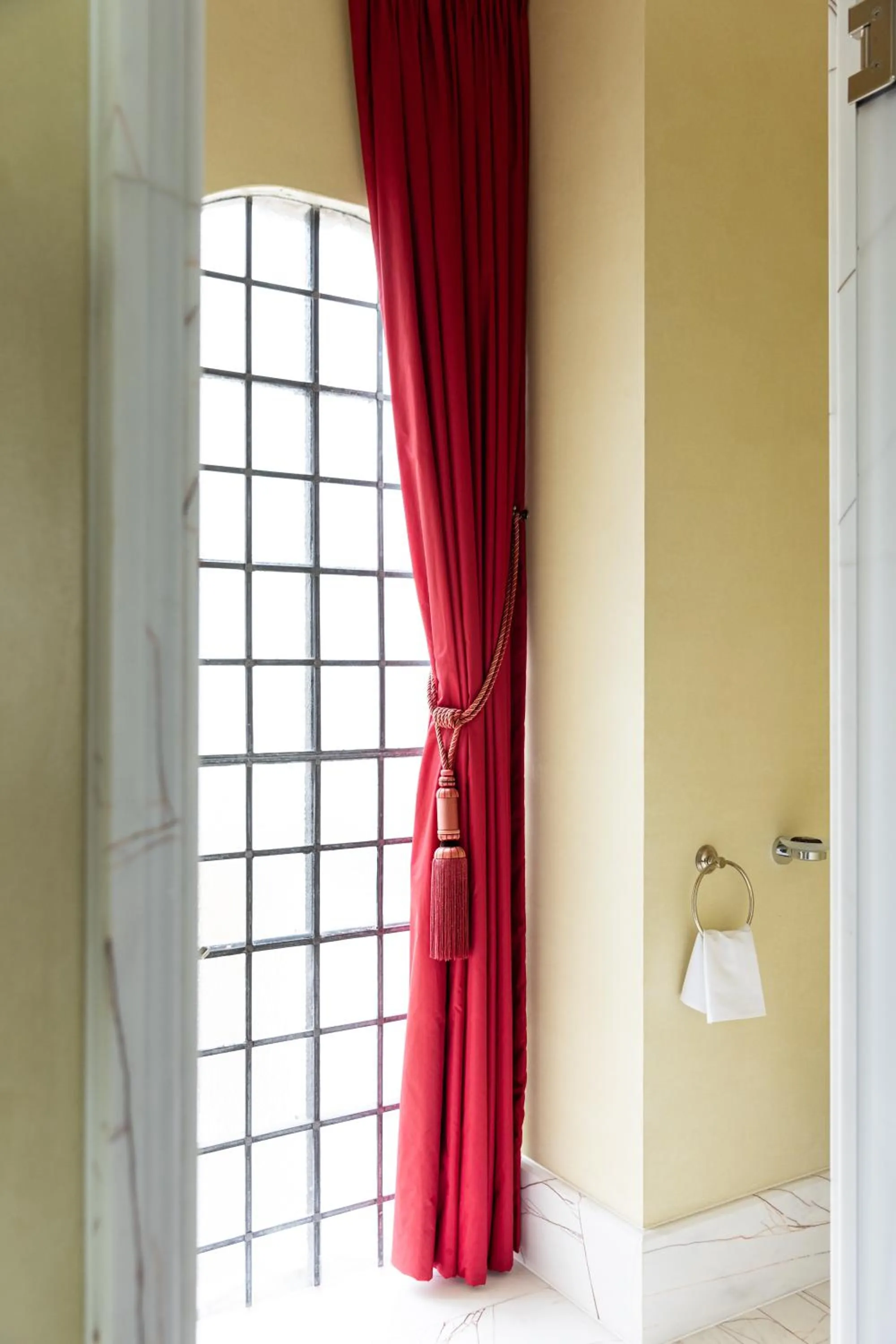 Bathroom in L'oscar London