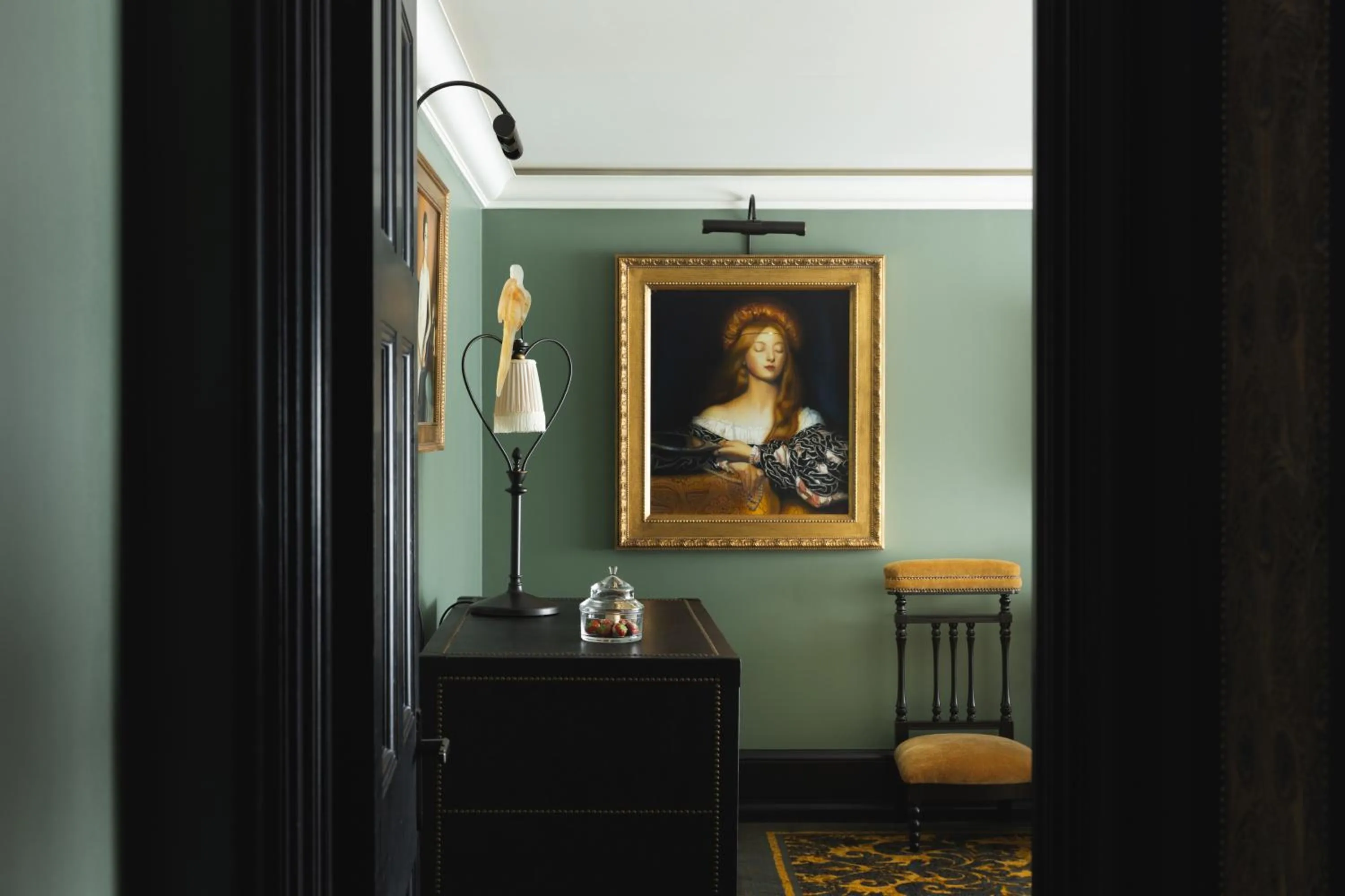 Decorative detail in L'oscar London