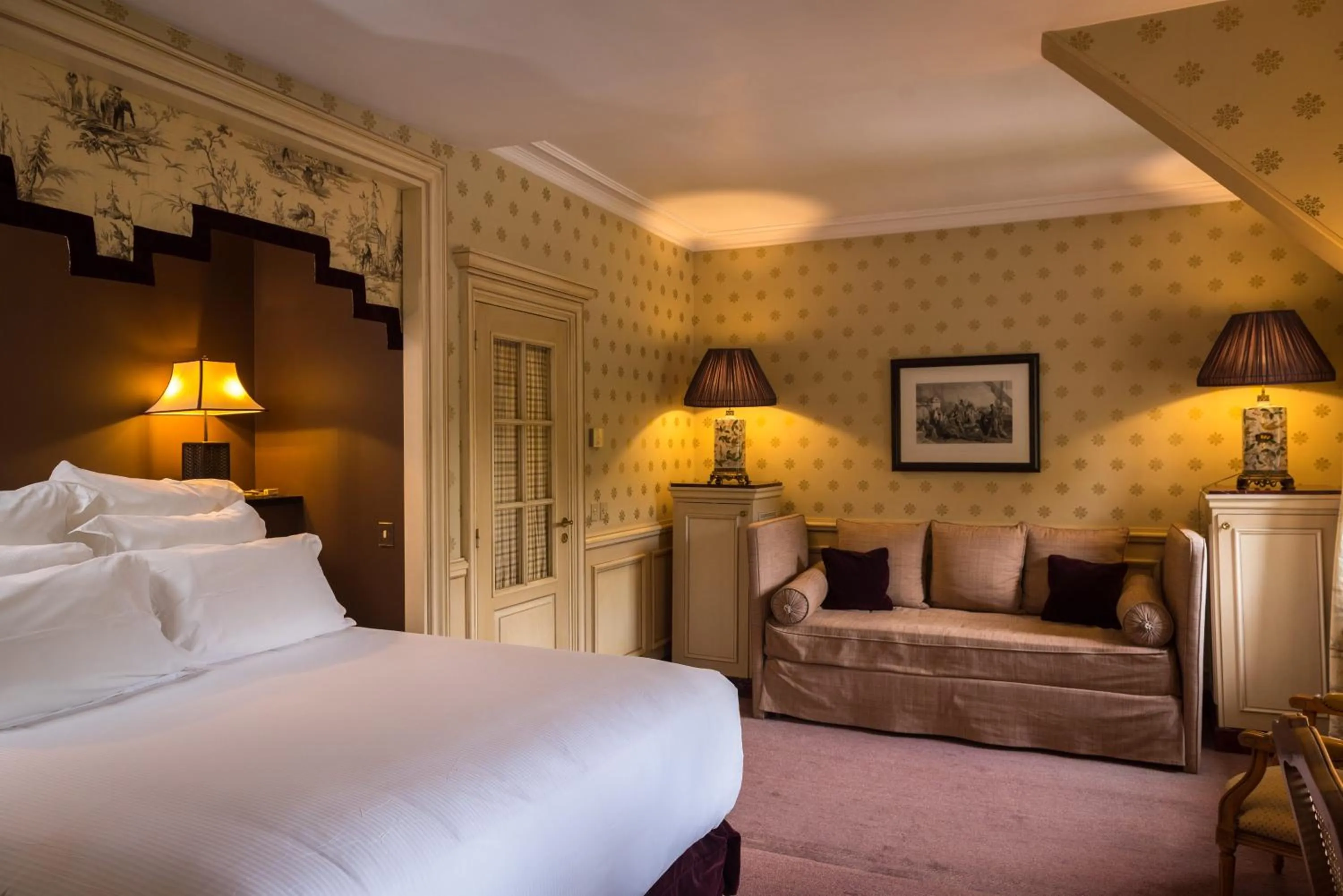 Bedroom, Bed in Château de Courcelles - Relais & Châteaux