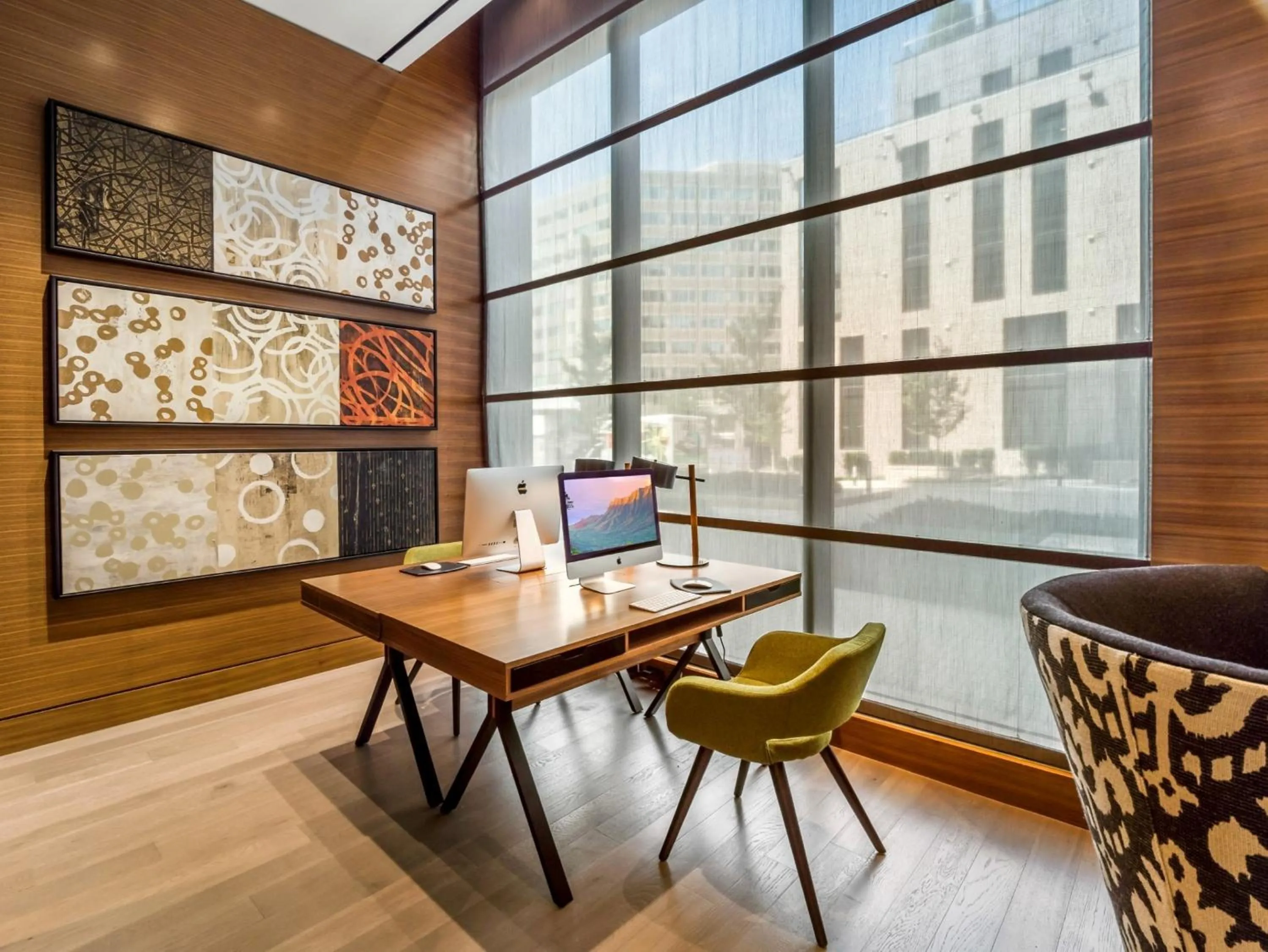 Business facilities in Global Luxury Suites at Reston Town Center