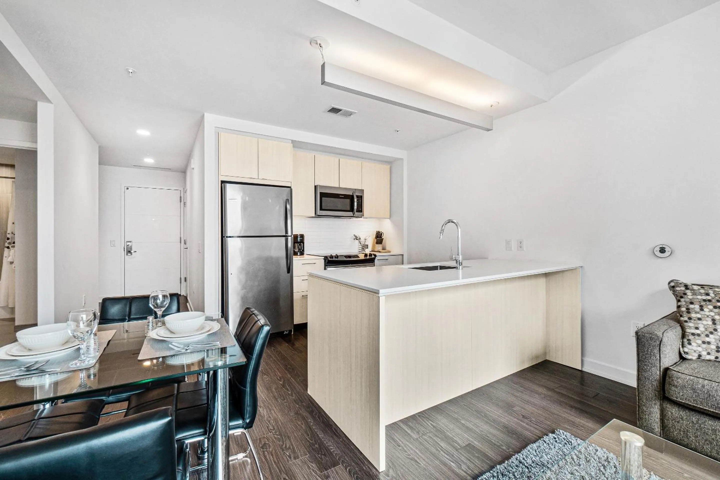 Kitchen or kitchenette in Global Luxury Suites at Reston Town Center