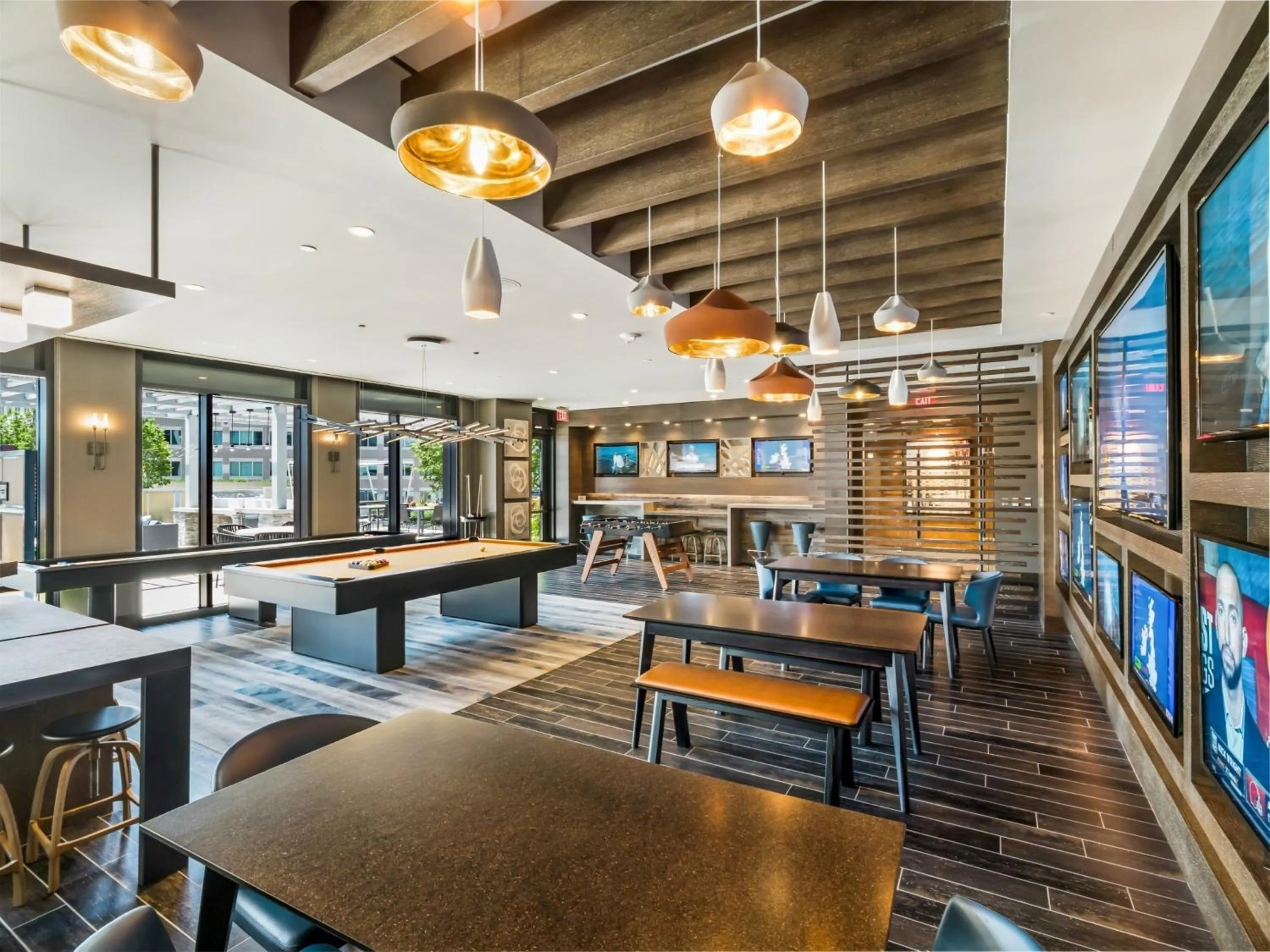 Communal lounge/ TV room in Global Luxury Suites at Reston Town Center