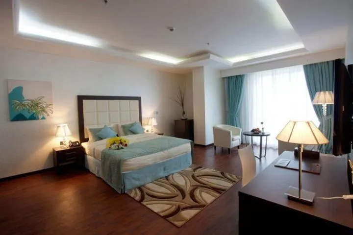 Bedroom, Bed in Gokulam Park Doha