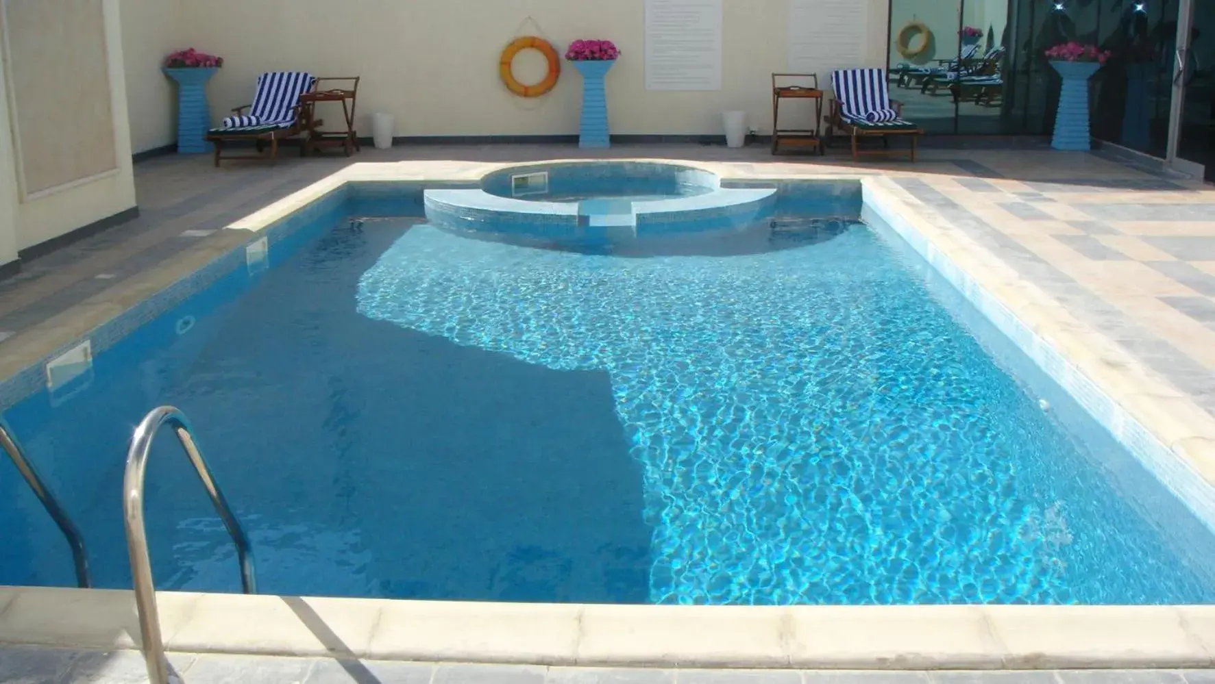 Swimming pool in Gokulam Park Doha Swimming pool in Gokulam Park Doha