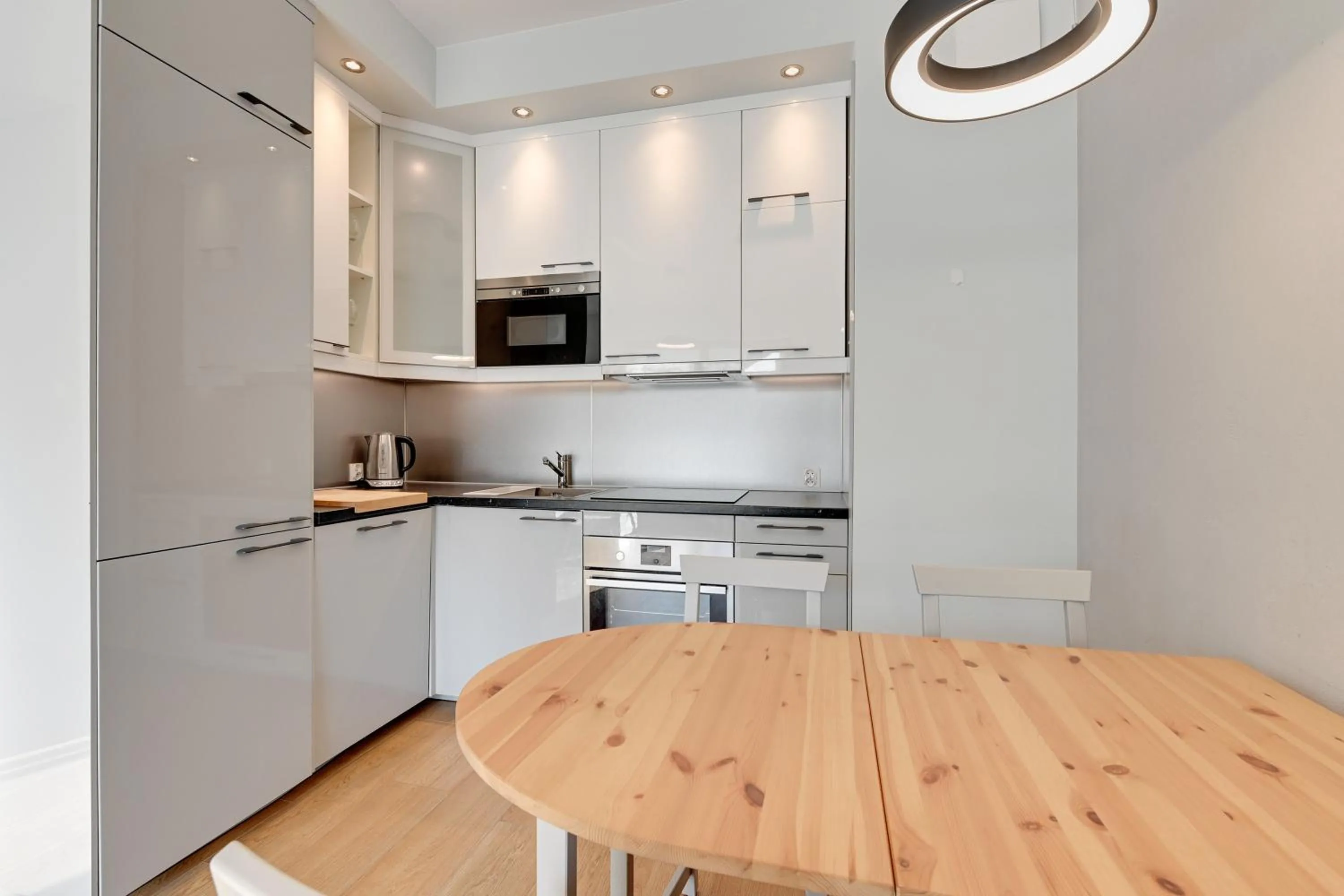Holiday Apartment near the Sea - free private parking
