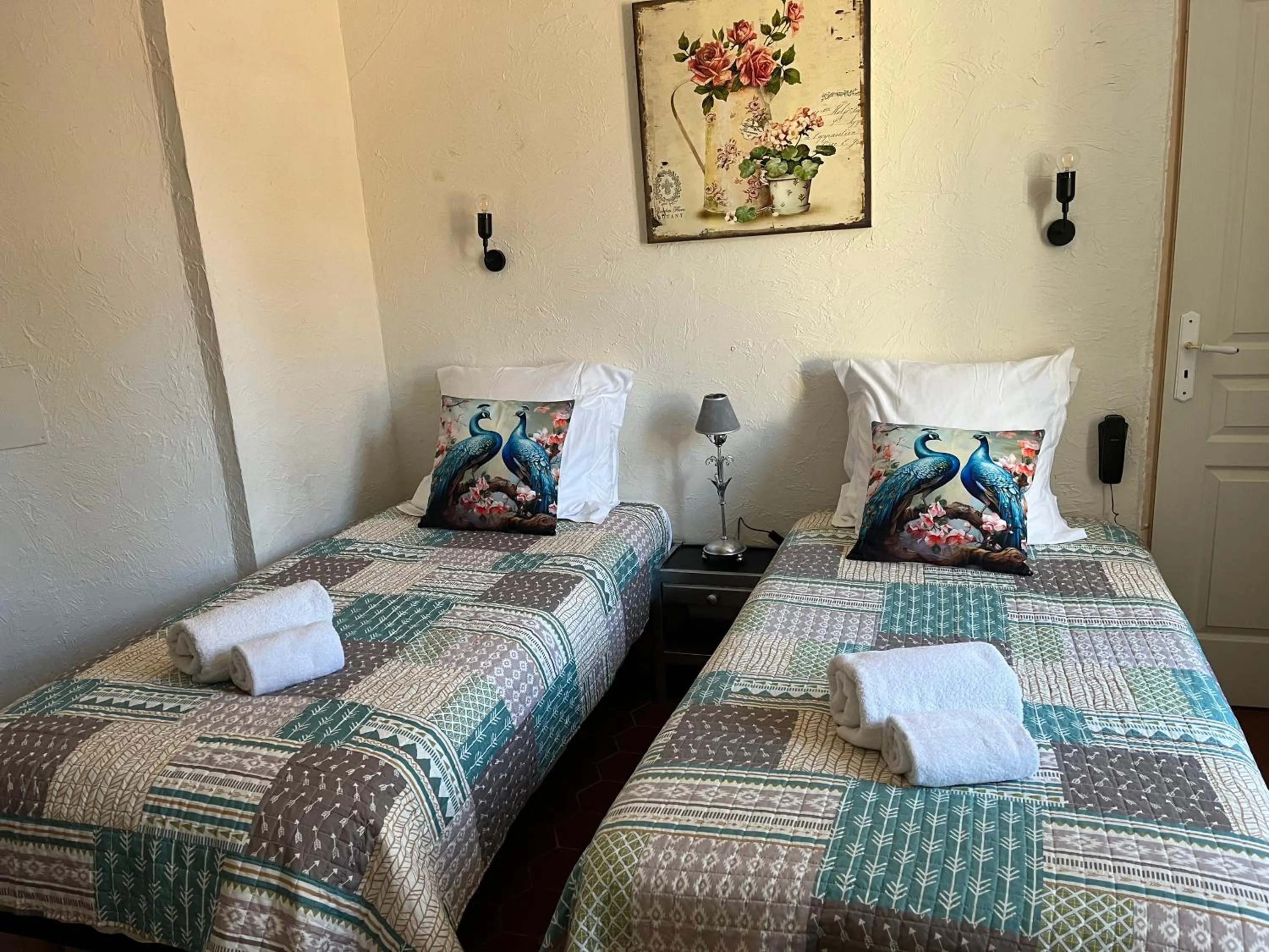 Bedroom in La Villa Roseraie , Hôtel Familial OUVERT TOUTE L ANNEE