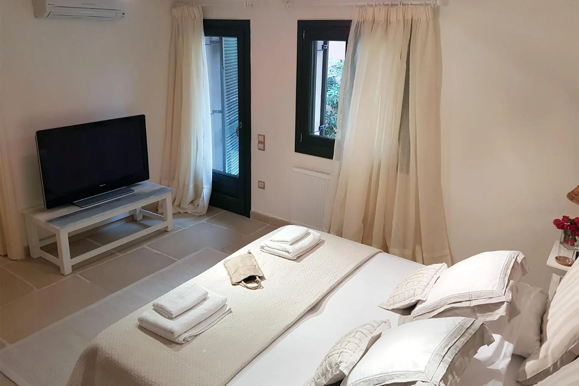 Bed in Therme Sea Luxury Lodge