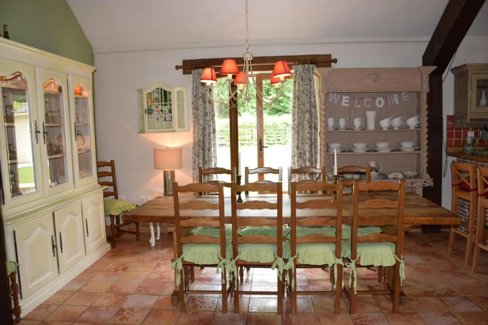 Dining area in Libellule