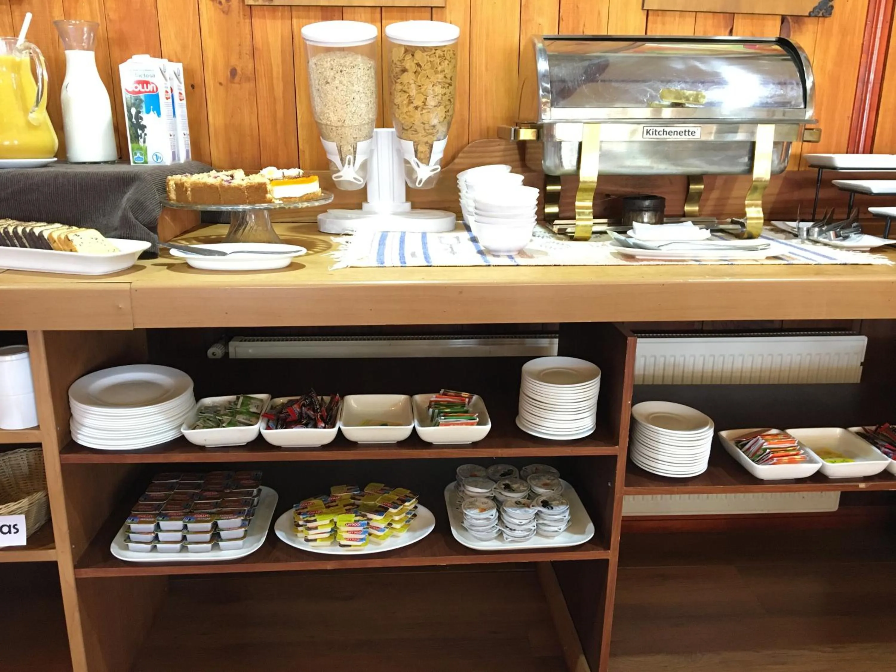 Buffet breakfast in Hotel Encanto del Río