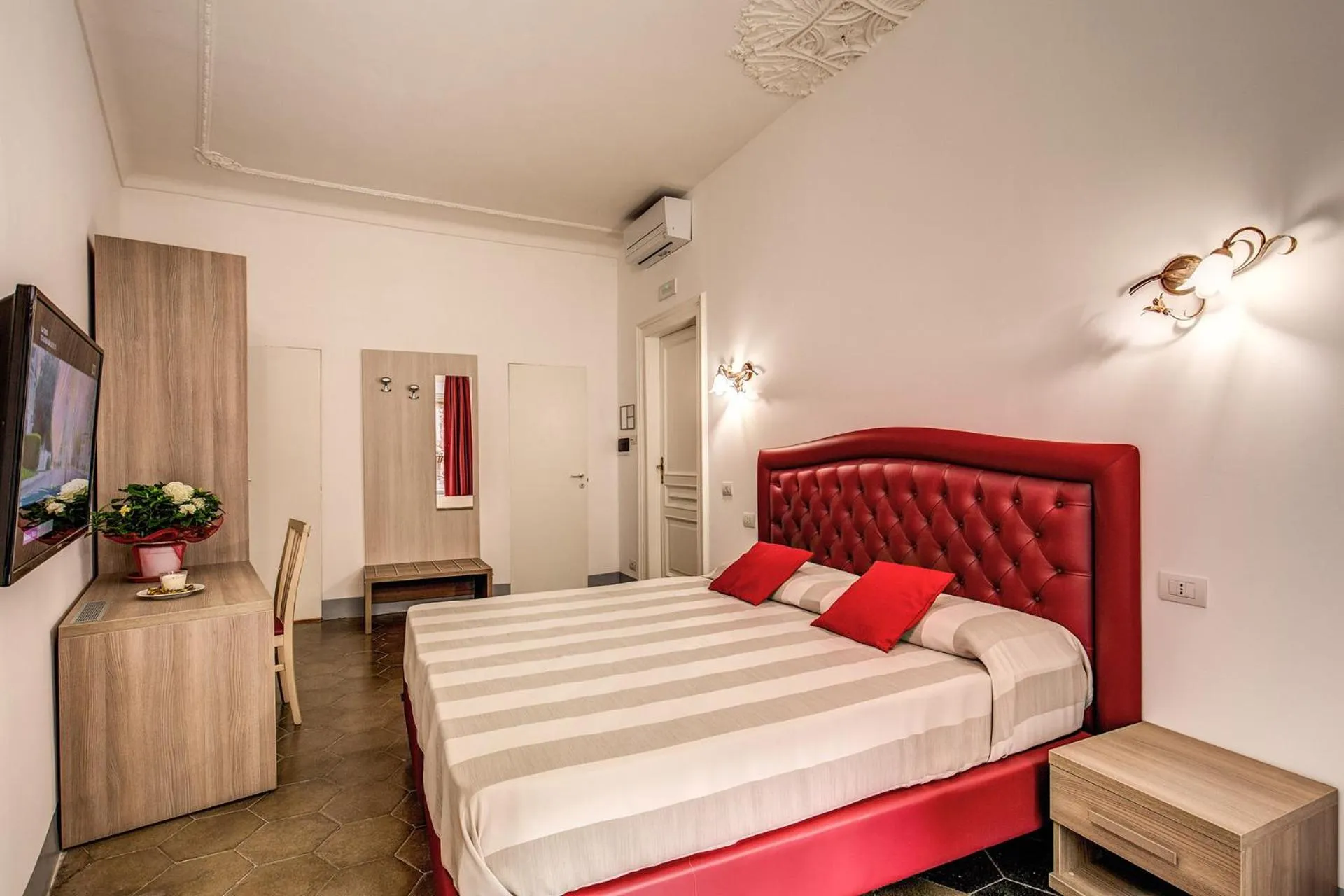 TV and multimedia, Bed in Feronia Guest house