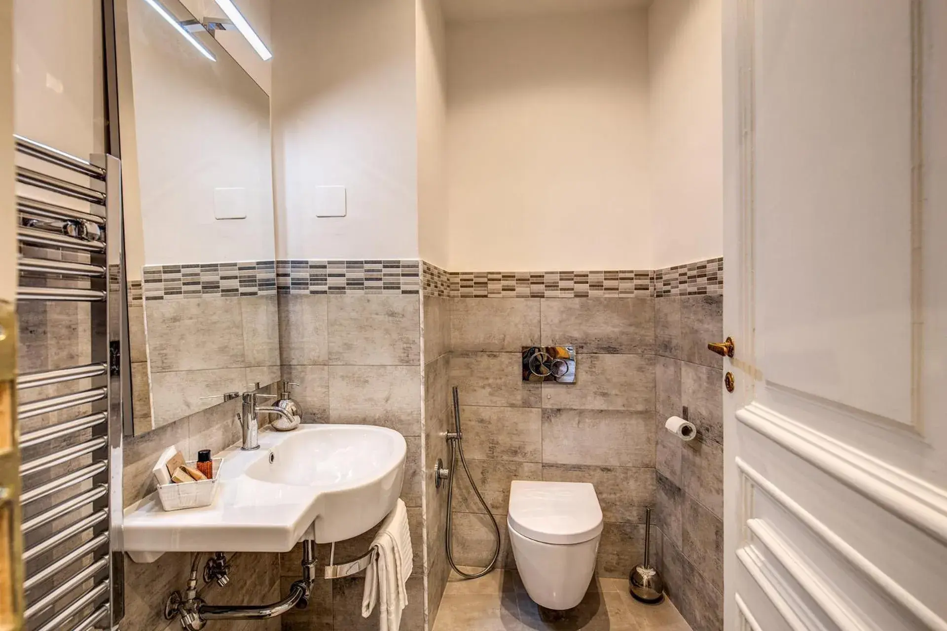 Single Room with Private External Bathroom in Feronia Guest house Single Room with Private External Bathroom in Feronia Guest house