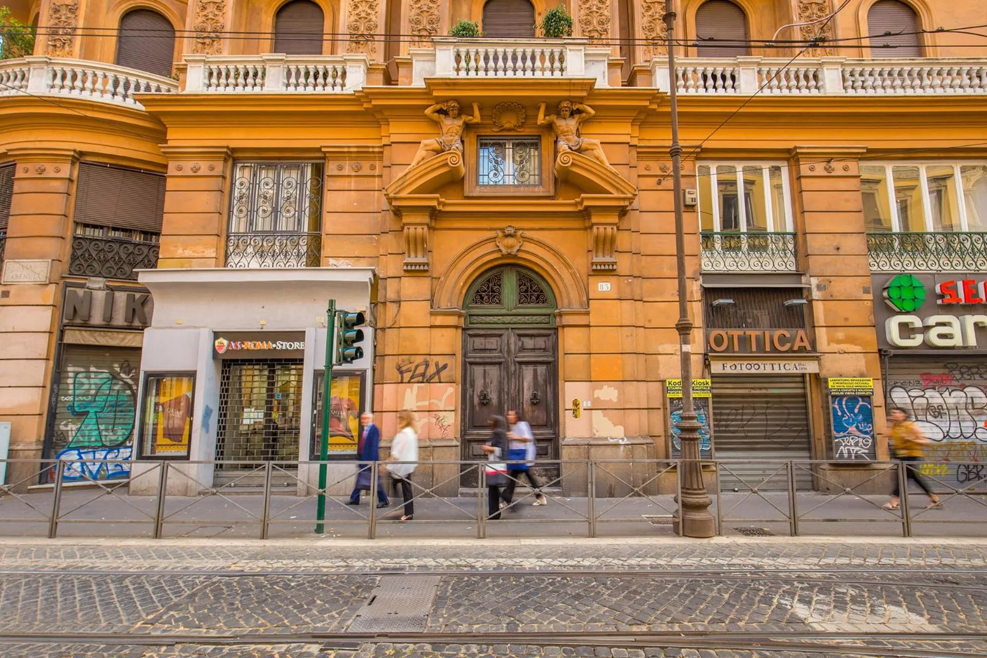 Restaurant/places to eat in Feronia Guest house