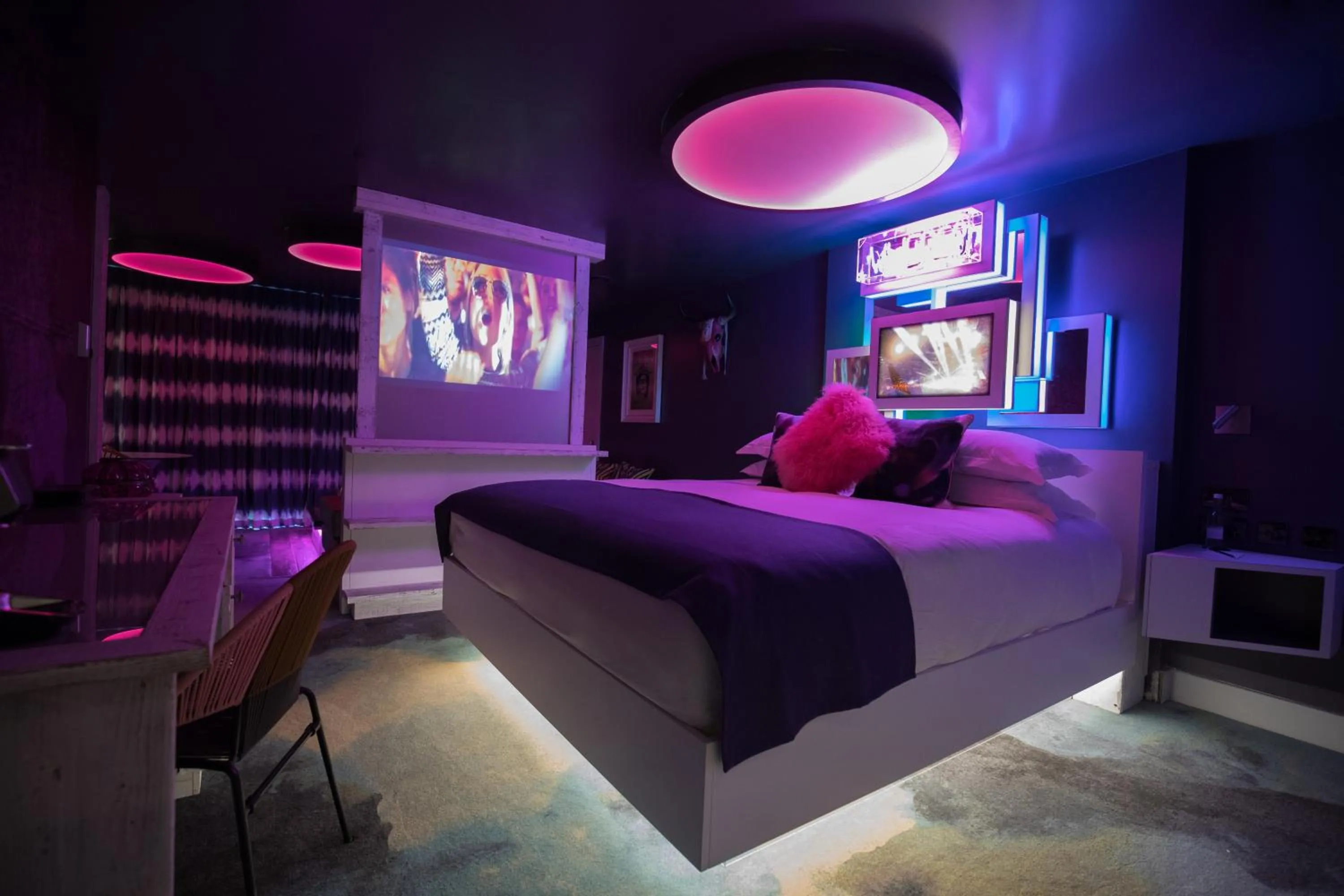 Photo of the whole room, Bed in Malmaison Brighton