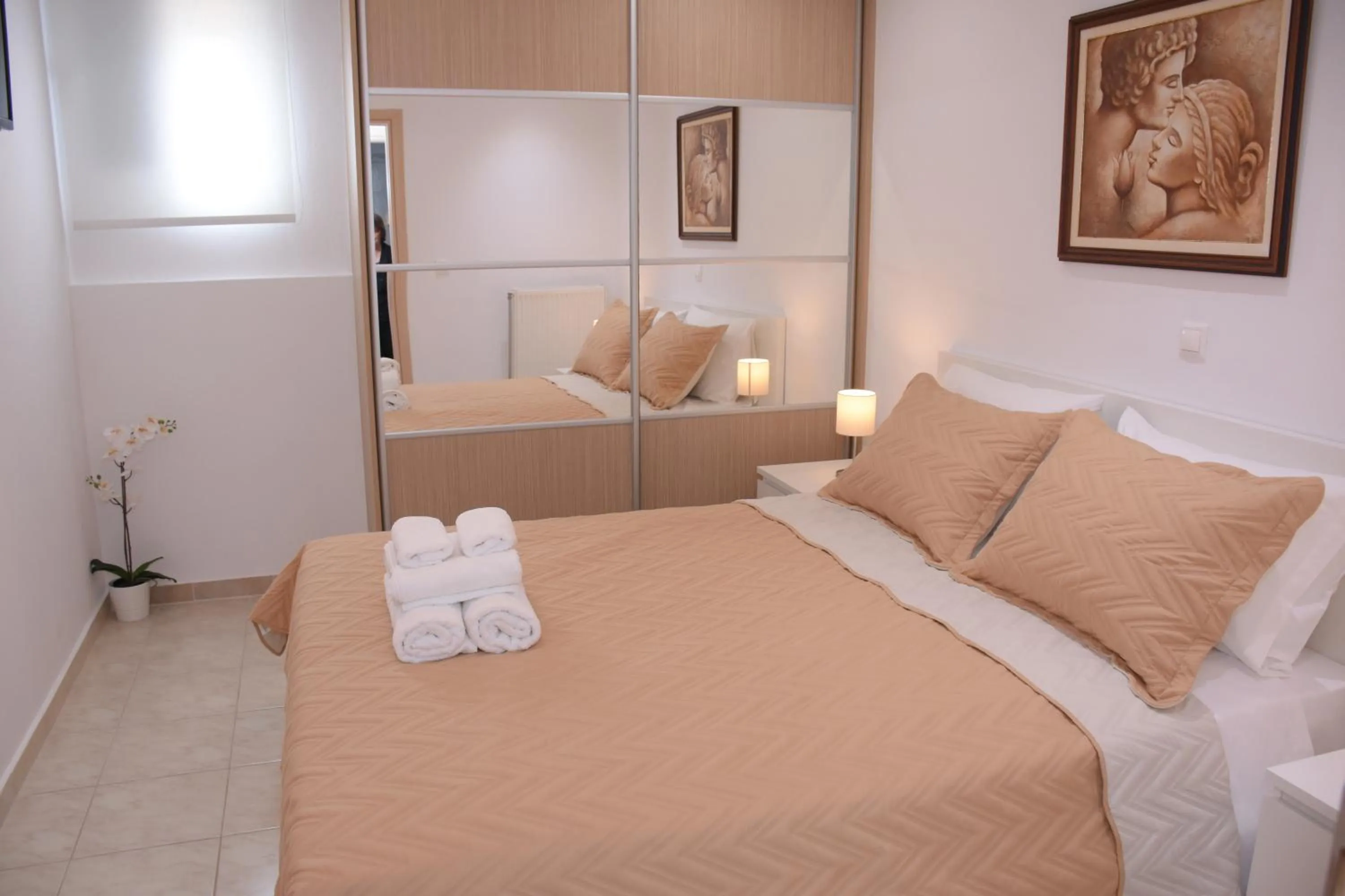 TV and multimedia, Bed in Keratea Apartment Athens Airport