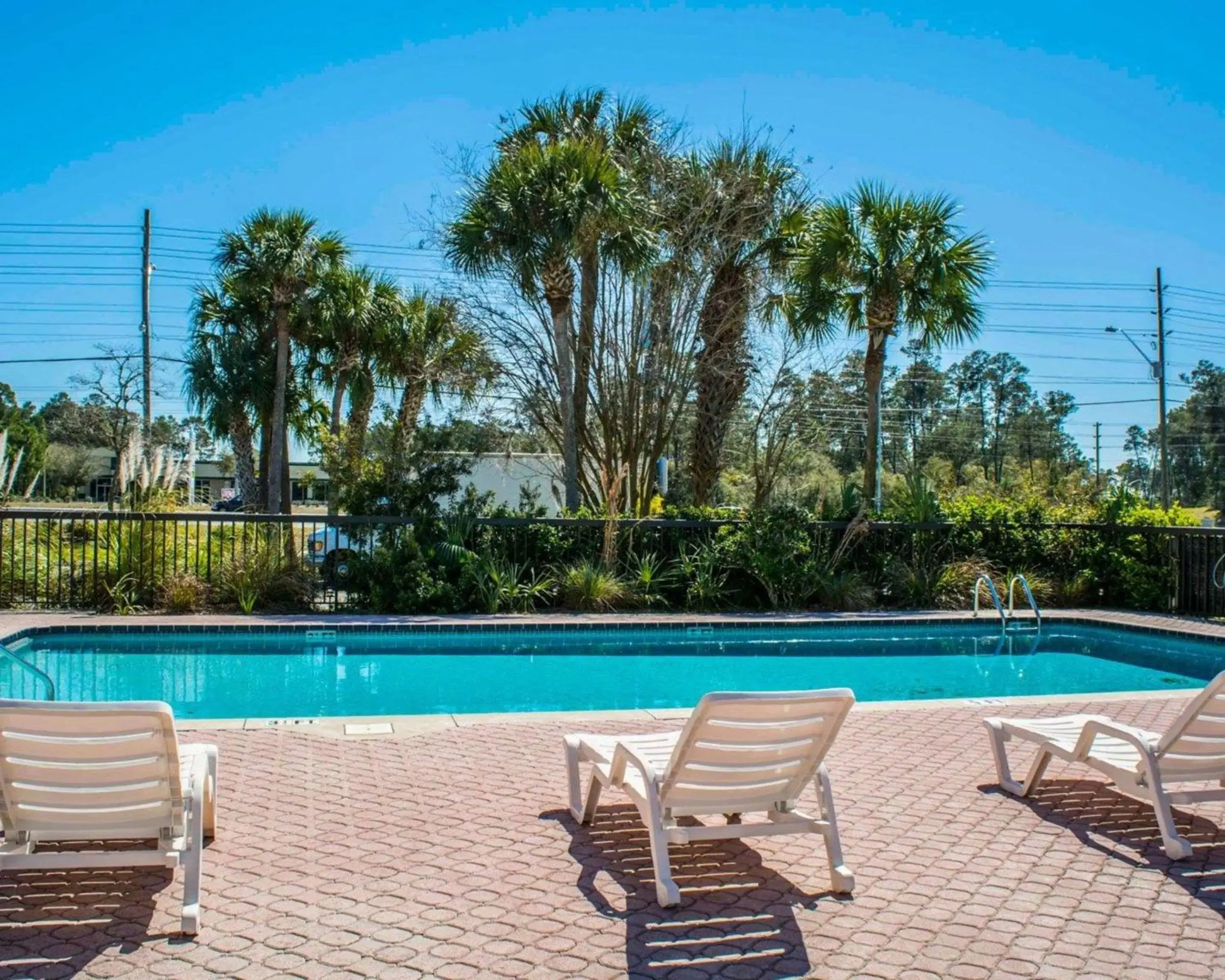 Swimming pool in Quality Inn - Weeki Wachee Swimming pool in Quality Inn - Weeki Wachee