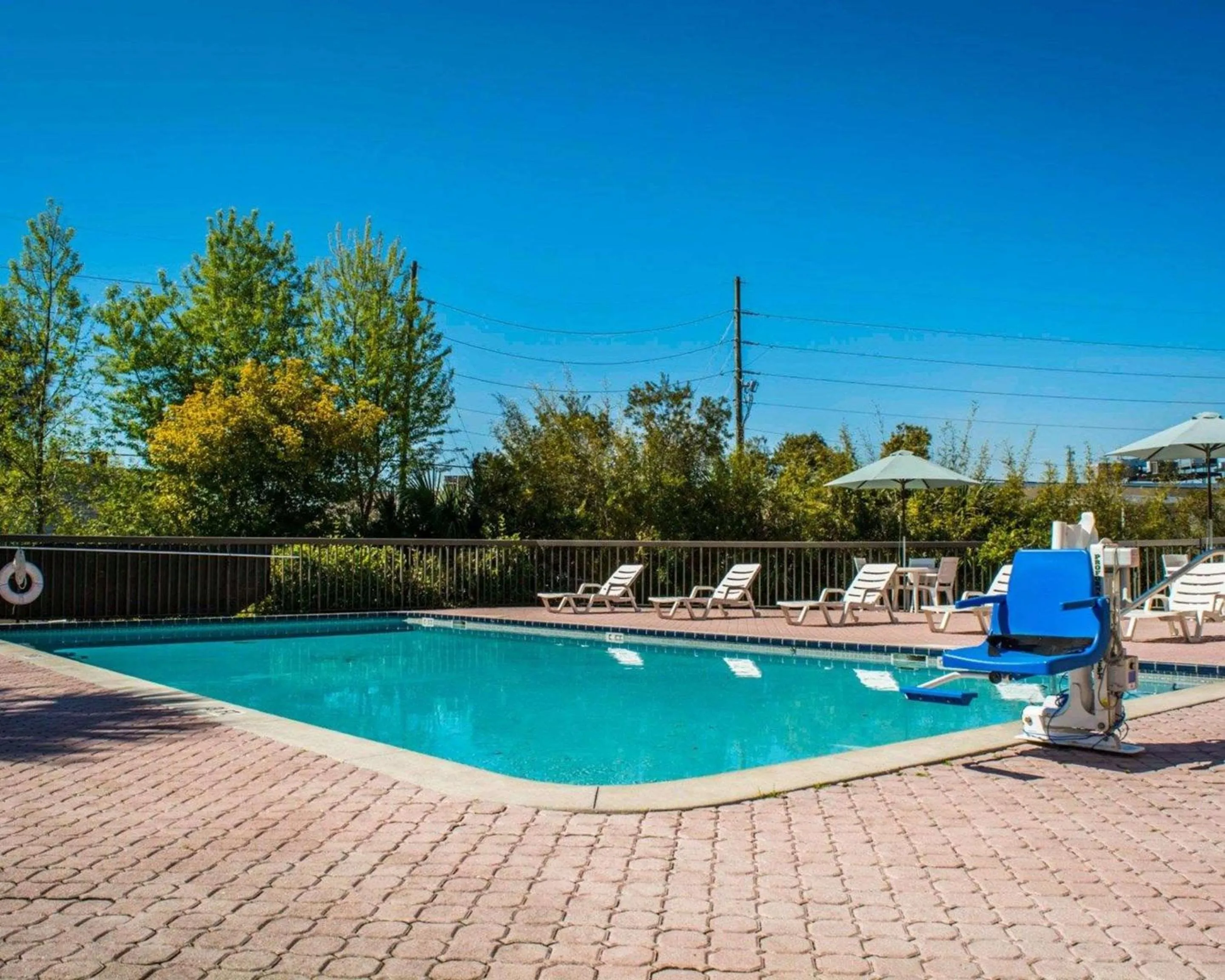Swimming pool in Quality Inn Weeki Wachee - Spring Hill