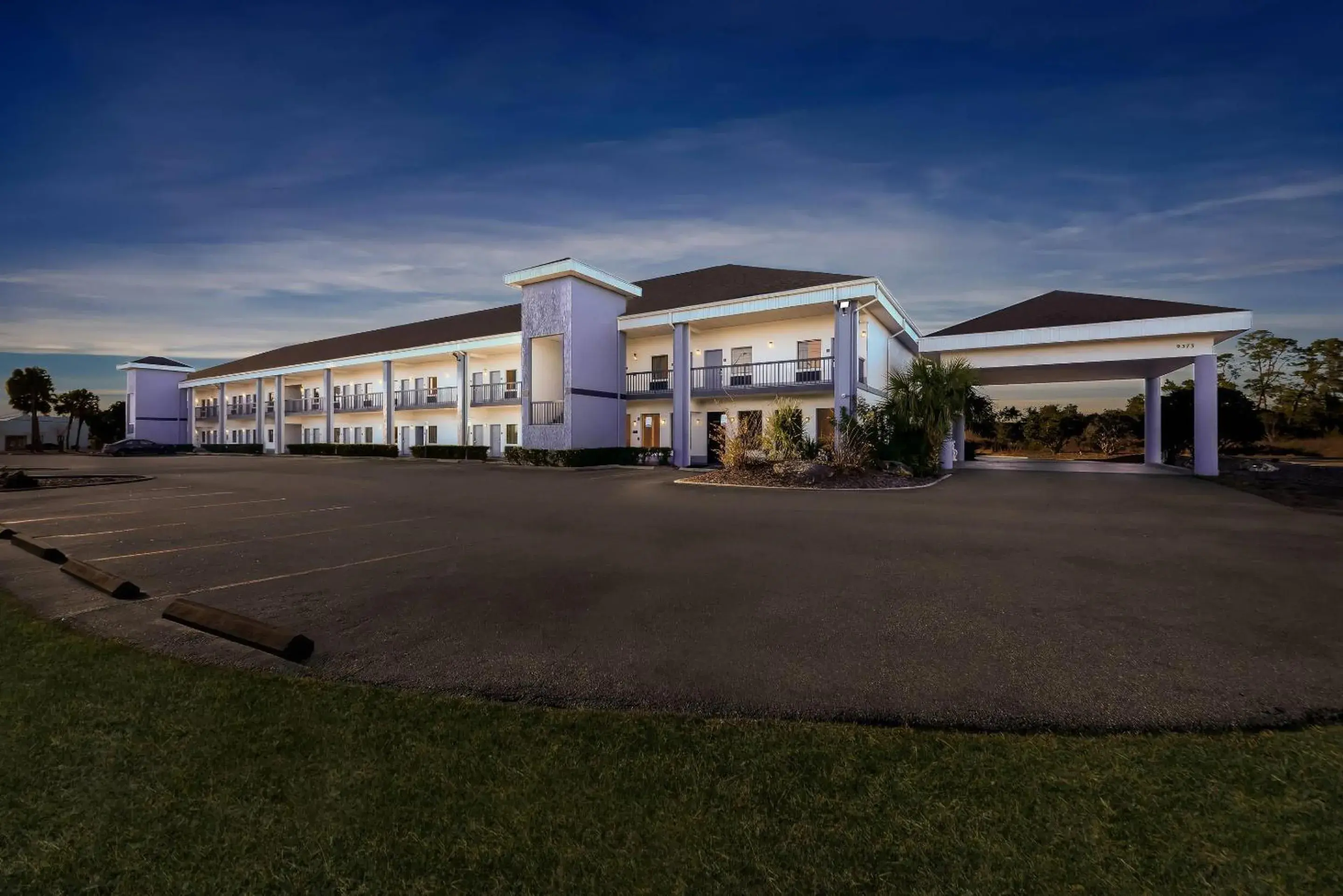 Property building in Quality Inn Weeki Wachee - Spring Hill Property building in Quality Inn Weeki Wachee - Spring Hill