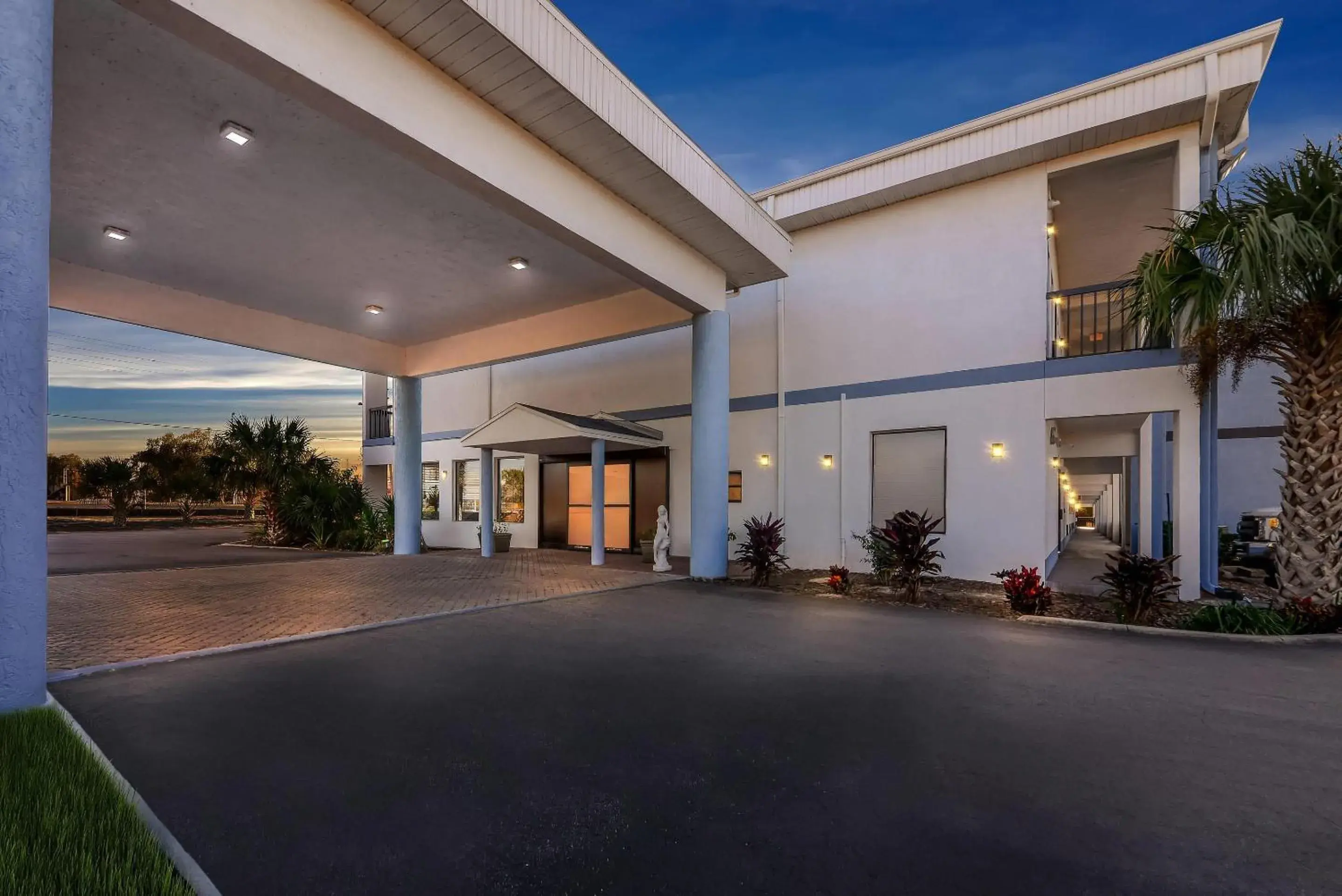 Property building in Quality Inn Weeki Wachee - Spring Hill Property building in Quality Inn Weeki Wachee - Spring Hill