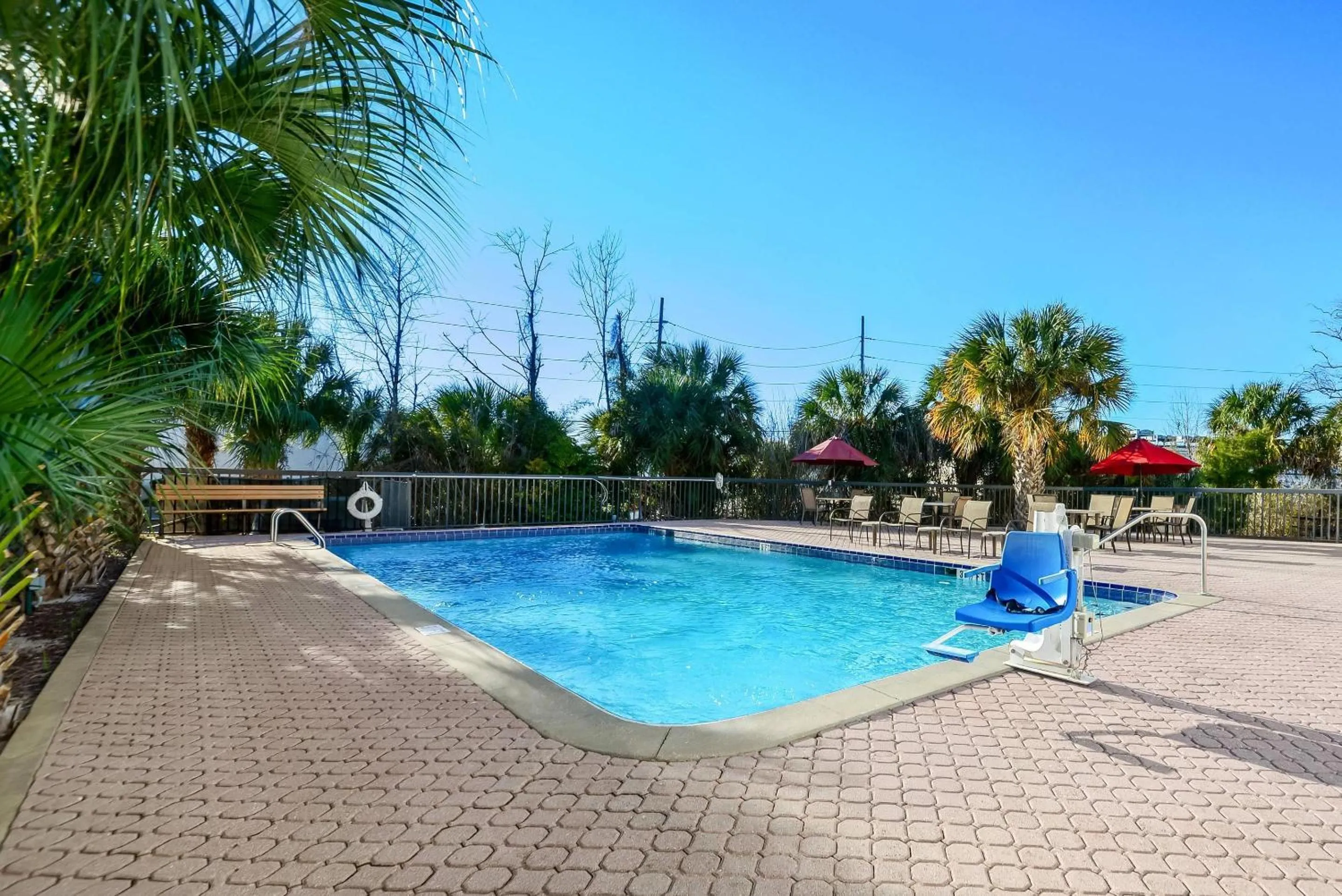 Swimming pool in Quality Inn Weeki Wachee - Spring Hill